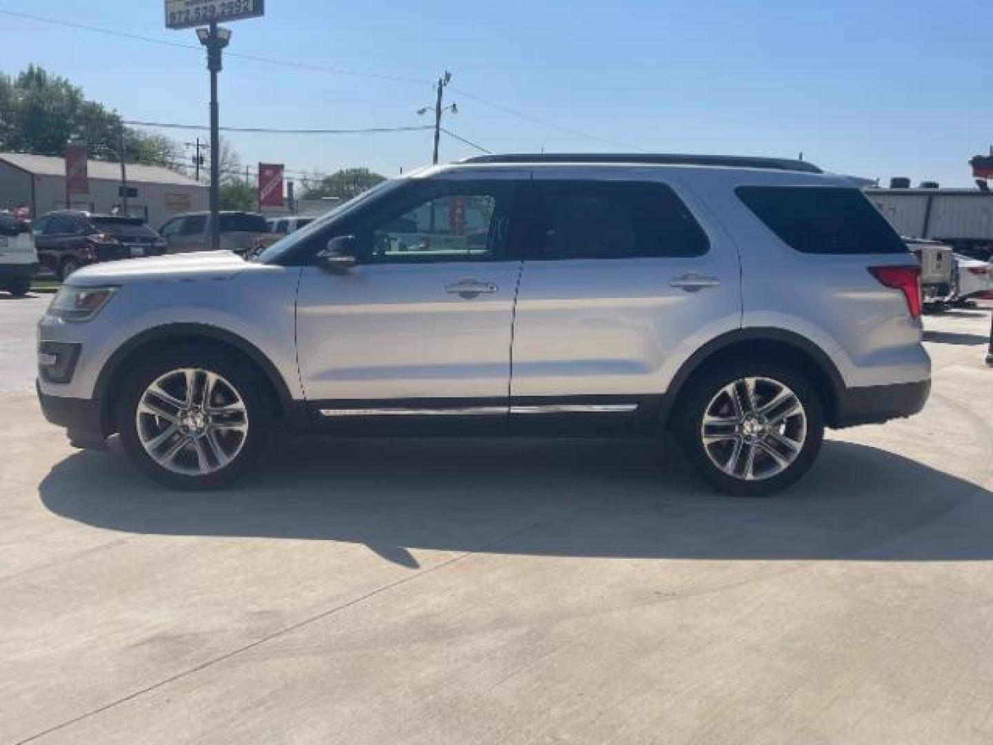 2016 Ingot Silver /Ebony Black, leather Ford Explorer XLT FWD (1FM5K7D88GG) with an 3.5L V6 DOHC 24V engine, 6-Speed Automatic transmission, located at 900 South McDonald Street, McKinney, TX, 75069, (972) 529-2992, 33.189335, -96.613403 - Photo#3