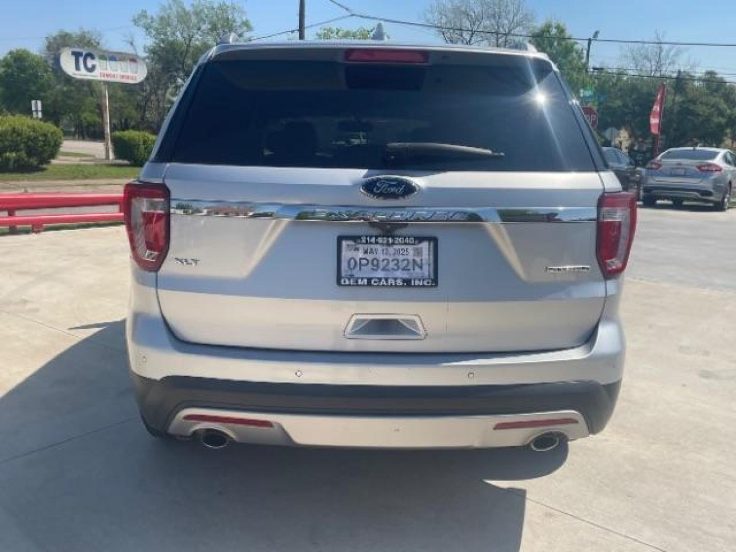 2016 Ingot Silver /Ebony Black, leather Ford Explorer XLT FWD (1FM5K7D88GG) with an 3.5L V6 DOHC 24V engine, 6-Speed Automatic transmission, located at 900 South McDonald Street, McKinney, TX, 75069, (972) 529-2992, 33.189335, -96.613403 - Photo#7