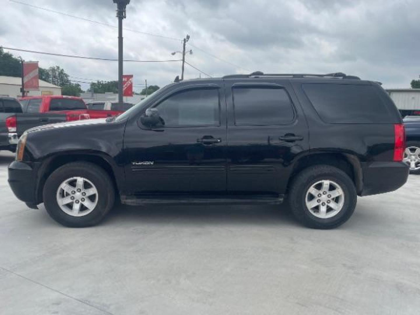 2011 Carbon Black Metalli /Ebony Cloth Interior GMC Yukon SLE1 2WD (1GKS1AE01BR) with an 5.3L V8 OHV 16V FFV engine, 6-Speed Automatic transmission, located at 900 South McDonald Street, McKinney, TX, 75069, (972) 529-2992, 33.189335, -96.613403 - Photo#1