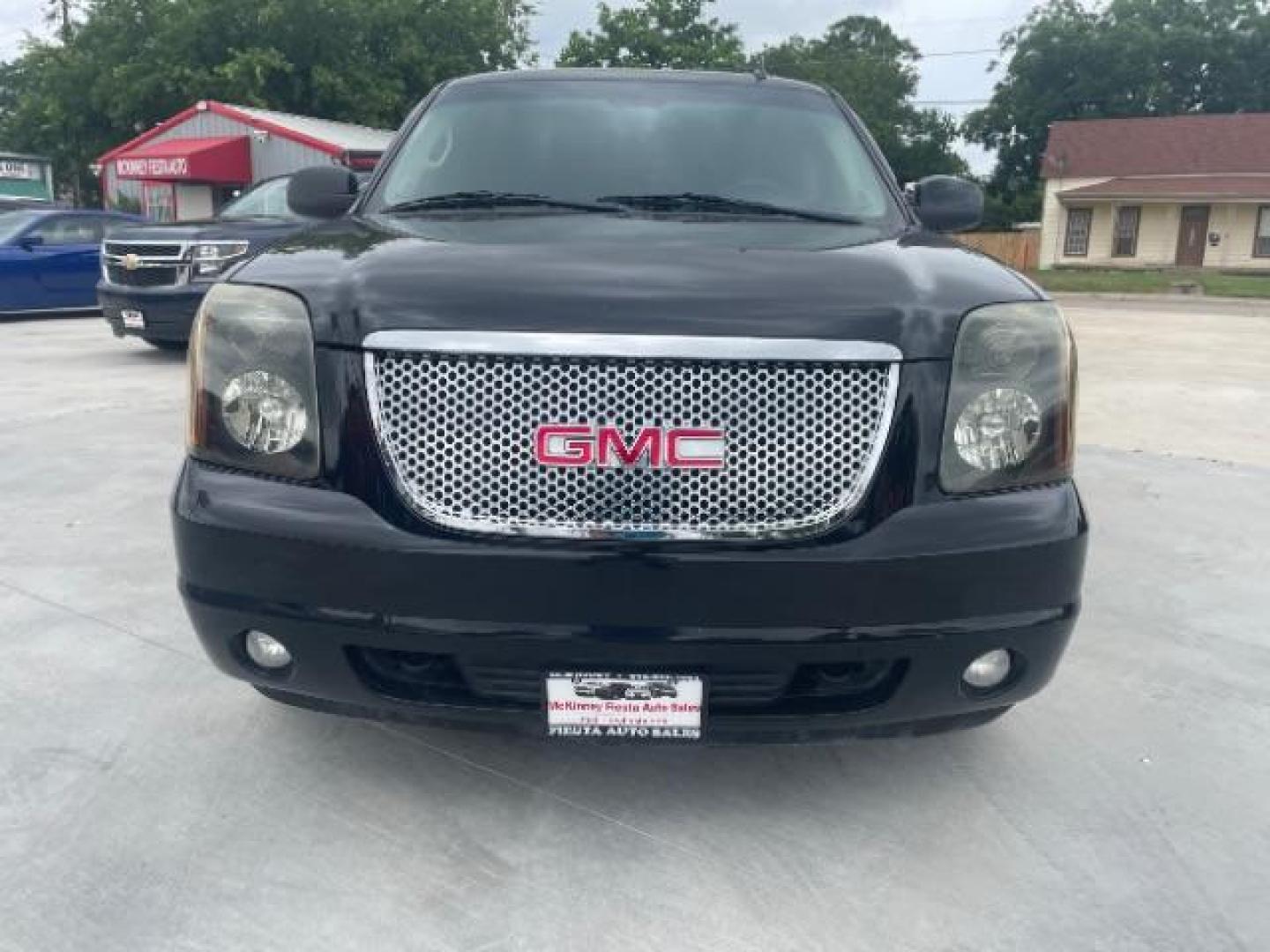 2011 Carbon Black Metalli /Ebony Cloth Interior GMC Yukon SLE1 2WD (1GKS1AE01BR) with an 5.3L V8 OHV 16V FFV engine, 6-Speed Automatic transmission, located at 900 South McDonald Street, McKinney, TX, 75069, (972) 529-2992, 33.189335, -96.613403 - Photo#3