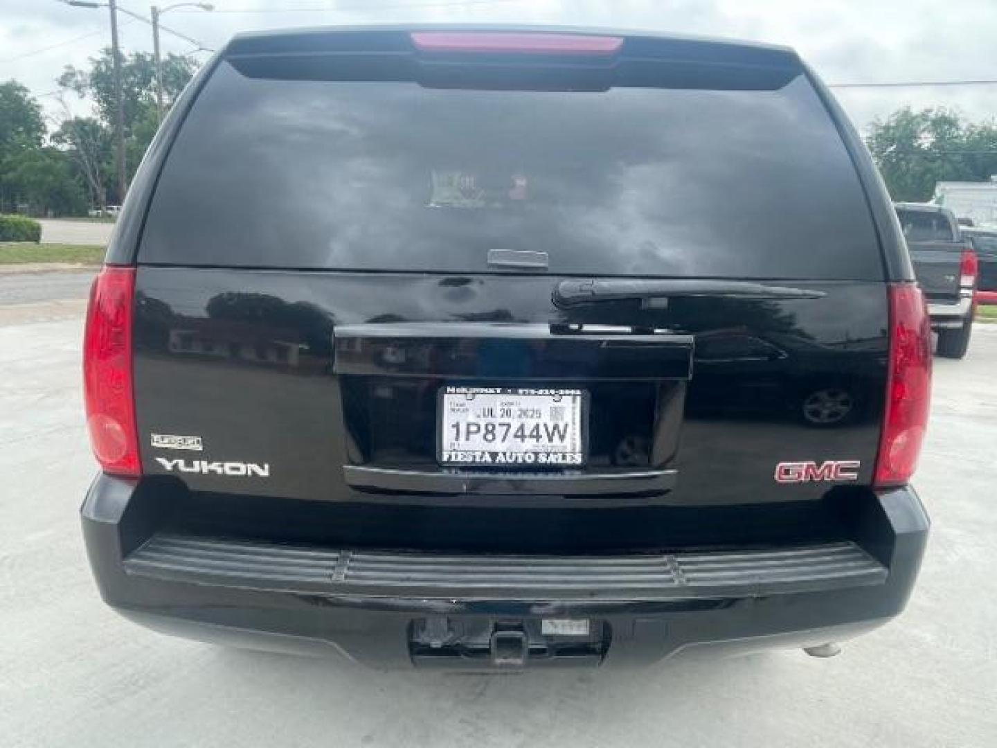 2011 Carbon Black Metalli /Ebony Cloth Interior GMC Yukon SLE1 2WD (1GKS1AE01BR) with an 5.3L V8 OHV 16V FFV engine, 6-Speed Automatic transmission, located at 900 South McDonald Street, McKinney, TX, 75069, (972) 529-2992, 33.189335, -96.613403 - Photo#7