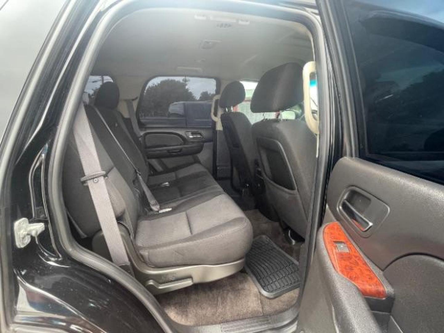 2011 Carbon Black Metalli /Ebony Cloth Interior GMC Yukon SLE1 2WD (1GKS1AE01BR) with an 5.3L V8 OHV 16V FFV engine, 6-Speed Automatic transmission, located at 900 South McDonald Street, McKinney, TX, 75069, (972) 529-2992, 33.189335, -96.613403 - Photo#8