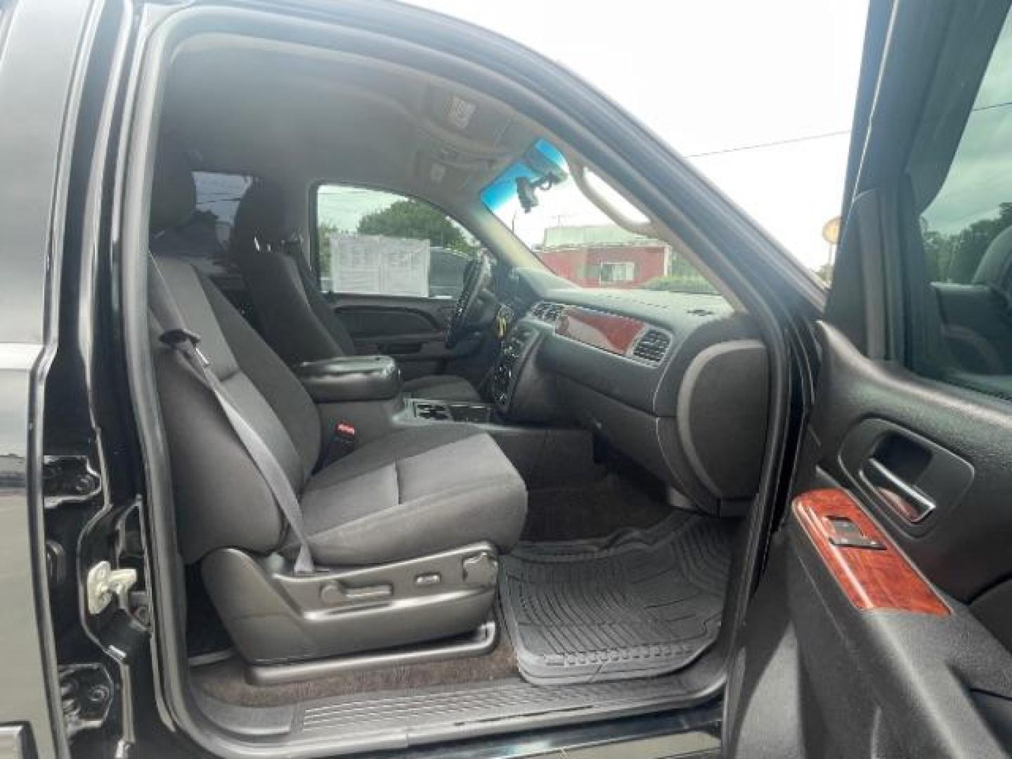2011 Carbon Black Metalli /Ebony Cloth Interior GMC Yukon SLE1 2WD (1GKS1AE01BR) with an 5.3L V8 OHV 16V FFV engine, 6-Speed Automatic transmission, located at 900 South McDonald Street, McKinney, TX, 75069, (972) 529-2992, 33.189335, -96.613403 - Photo#9