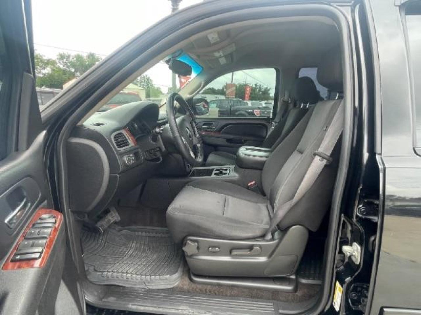 2011 Carbon Black Metalli /Ebony Cloth Interior GMC Yukon SLE1 2WD (1GKS1AE01BR) with an 5.3L V8 OHV 16V FFV engine, 6-Speed Automatic transmission, located at 900 South McDonald Street, McKinney, TX, 75069, (972) 529-2992, 33.189335, -96.613403 - Photo#18