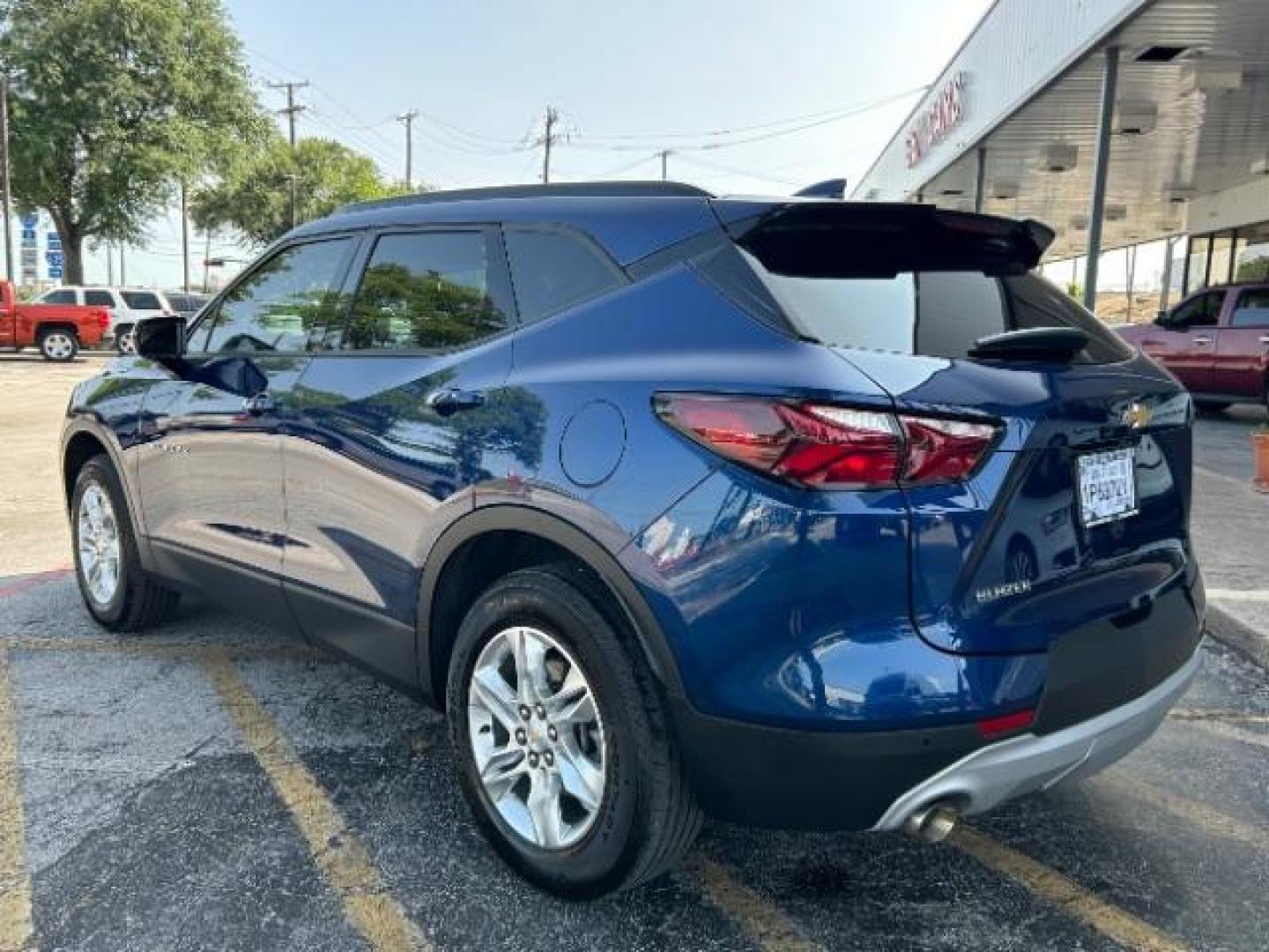 2022 Blue Glow Metallic /Jet Black Chevrolet Blazer FWD 2LT (3GNKBCR47NS) with an 2L I-4 gasoline direct injection engine, located at 900 South McDonald Street, McKinney, TX, 75069, (972) 529-2992, 33.189335, -96.613403 - Photo#4