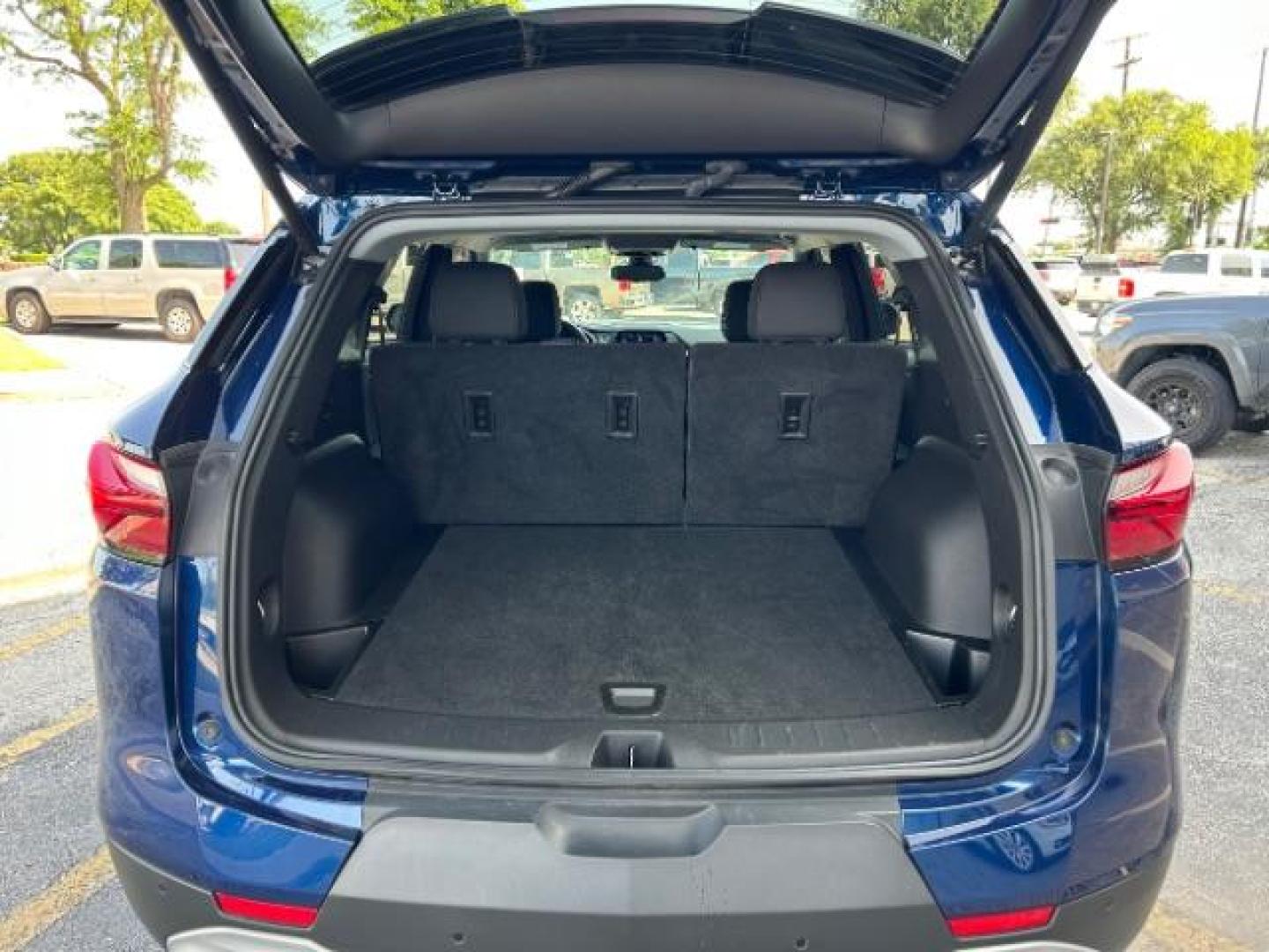 2022 Blue Glow Metallic /Jet Black Chevrolet Blazer FWD 2LT (3GNKBCR47NS) with an 2L I-4 gasoline direct injection engine, located at 900 South McDonald Street, McKinney, TX, 75069, (972) 529-2992, 33.189335, -96.613403 - Photo#6