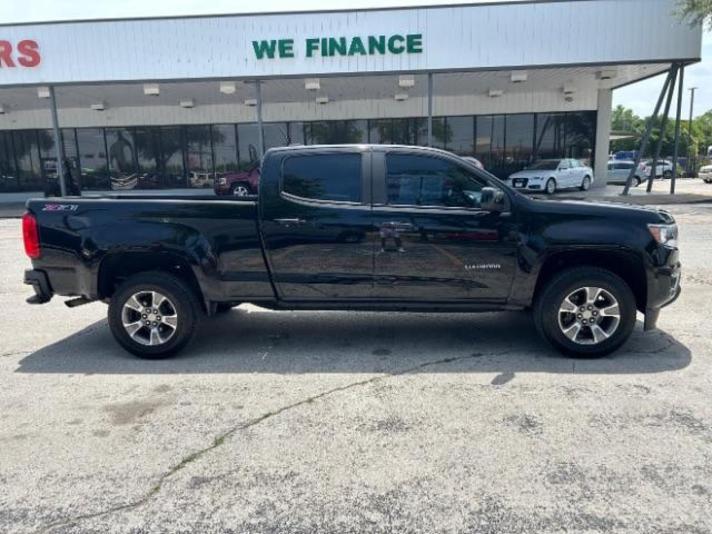2015 Black /Jet Black Chevrolet Colorado Z71 (1GCGSCE32F1) with an 3.6L V-6 gasoline direct injection engine, Automatic transmission, located at 900 South McDonald Street, McKinney, TX, 75069, (972) 529-2992, 33.189335, -96.613403 - Photo#7