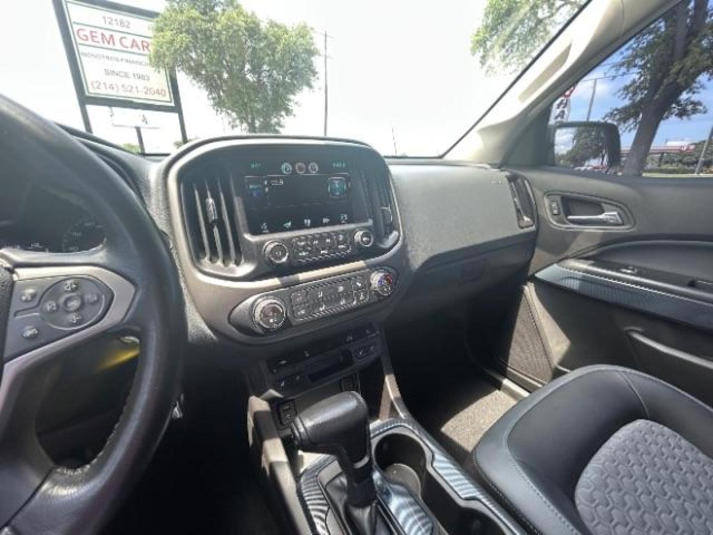2015 Black /Jet Black Chevrolet Colorado Z71 (1GCGSCE32F1) with an 3.6L V-6 gasoline direct injection engine, Automatic transmission, located at 900 South McDonald Street, McKinney, TX, 75069, (972) 529-2992, 33.189335, -96.613403 - Photo#15