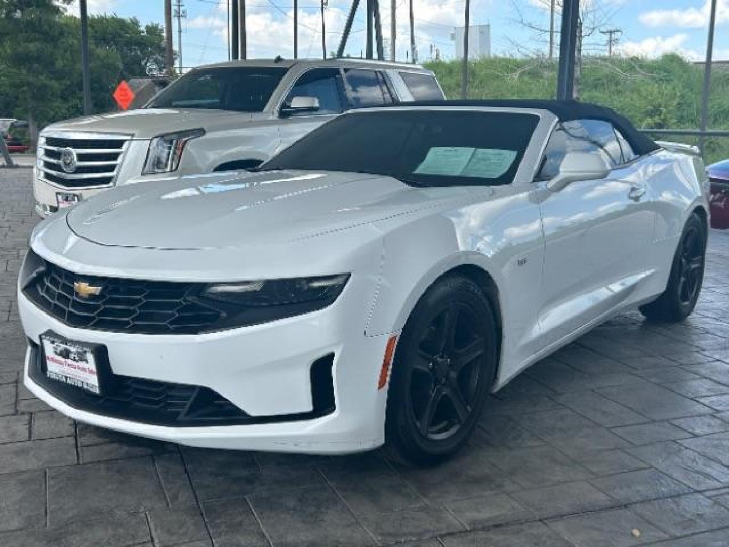 2019 Summit White /Jet Black, cloth Chevrolet Camaro 1LT Convertible 8A (1G1FB3DS0K0) with an 3.6L V6 DOHC 24V FFV engine, 8-Speed Automatic transmission, located at 900 South McDonald Street, McKinney, TX, 75069, (972) 529-2992, 33.189335, -96.613403 - Photo#2
