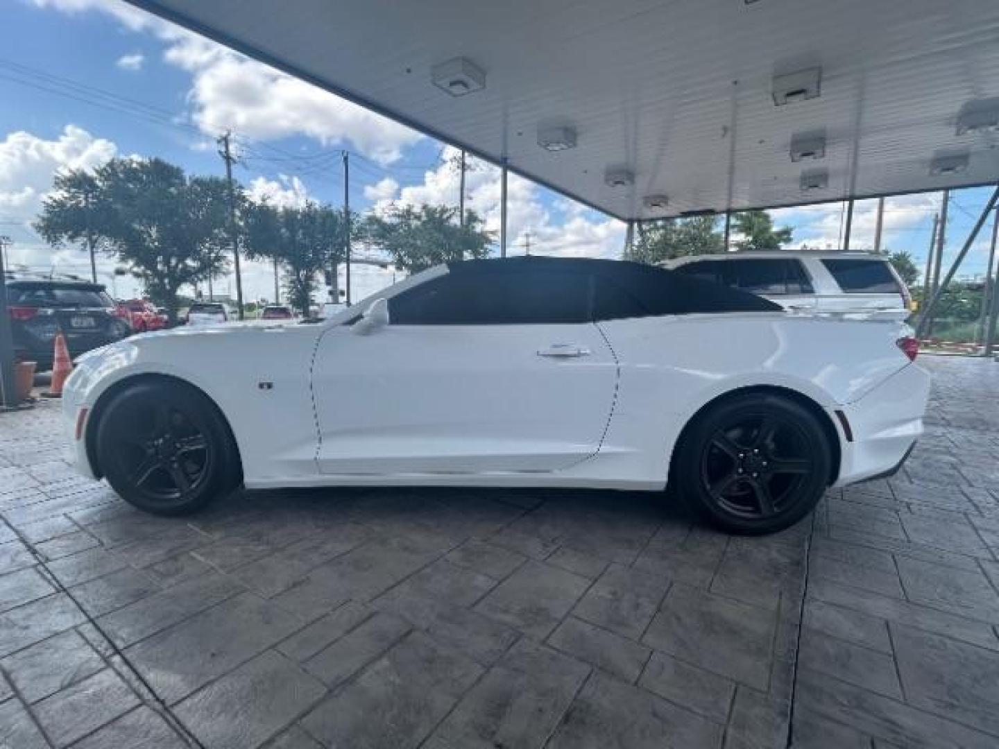 2019 Summit White /Jet Black, cloth Chevrolet Camaro 1LT Convertible 8A (1G1FB3DS0K0) with an 3.6L V6 DOHC 24V FFV engine, 8-Speed Automatic transmission, located at 900 South McDonald Street, McKinney, TX, 75069, (972) 529-2992, 33.189335, -96.613403 - Photo#3