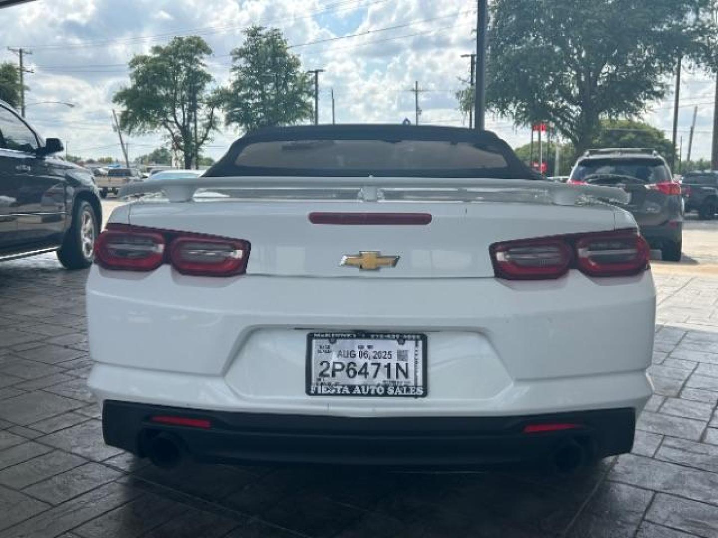 2019 Summit White /Jet Black, cloth Chevrolet Camaro 1LT Convertible 8A (1G1FB3DS0K0) with an 3.6L V6 DOHC 24V FFV engine, 8-Speed Automatic transmission, located at 900 South McDonald Street, McKinney, TX, 75069, (972) 529-2992, 33.189335, -96.613403 - Photo#5