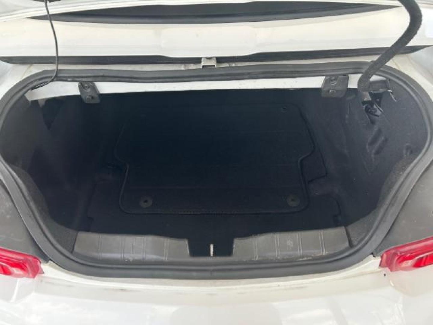 2019 Summit White /Jet Black, cloth Chevrolet Camaro 1LT Convertible 8A (1G1FB3DS0K0) with an 3.6L V6 DOHC 24V FFV engine, 8-Speed Automatic transmission, located at 900 South McDonald Street, McKinney, TX, 75069, (972) 529-2992, 33.189335, -96.613403 - Photo#8