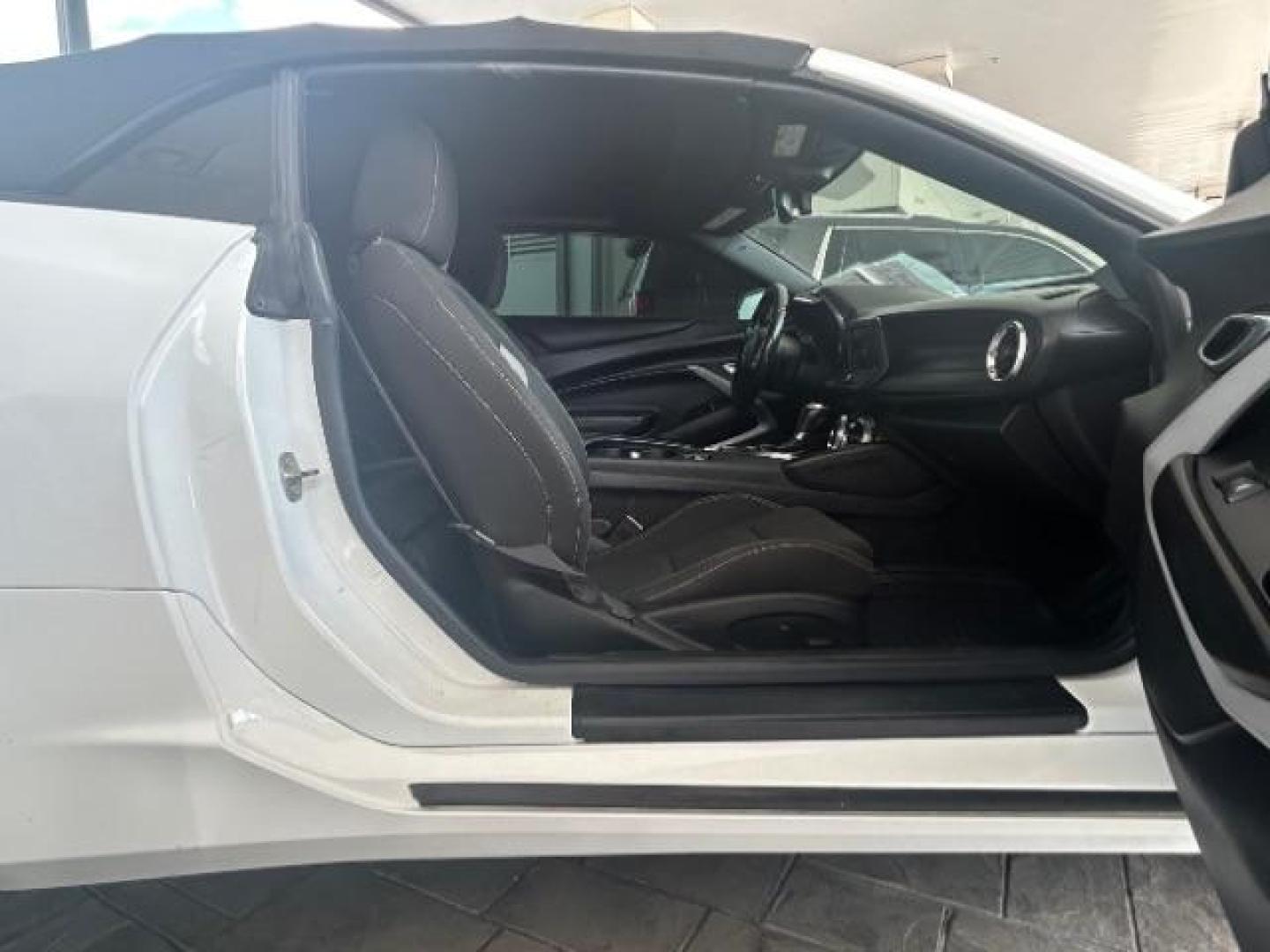 2019 Summit White /Jet Black, cloth Chevrolet Camaro 1LT Convertible 8A (1G1FB3DS0K0) with an 3.6L V6 DOHC 24V FFV engine, 8-Speed Automatic transmission, located at 900 South McDonald Street, McKinney, TX, 75069, (972) 529-2992, 33.189335, -96.613403 - Photo#9