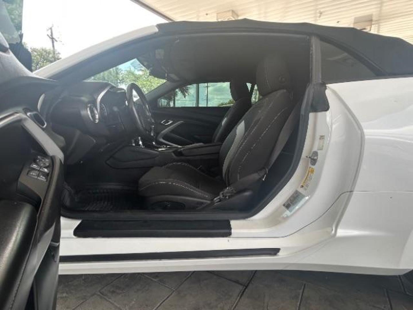 2019 Summit White /Jet Black, cloth Chevrolet Camaro 1LT Convertible 8A (1G1FB3DS0K0) with an 3.6L V6 DOHC 24V FFV engine, 8-Speed Automatic transmission, located at 900 South McDonald Street, McKinney, TX, 75069, (972) 529-2992, 33.189335, -96.613403 - Photo#11