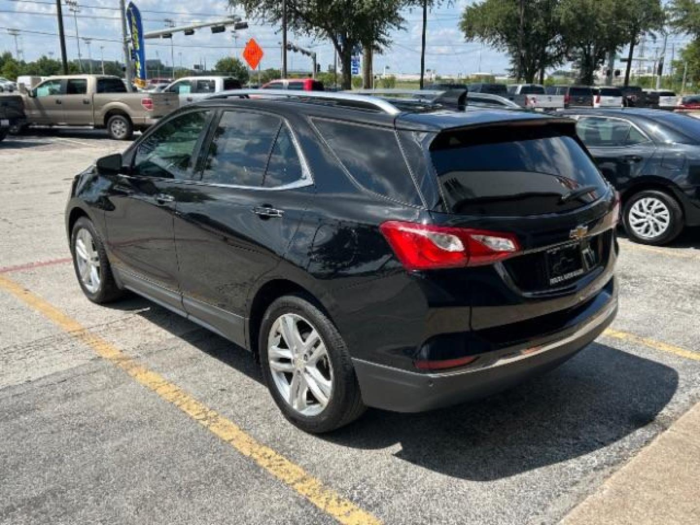 2018 Mosaic Black Metallic /Jet Black Chevrolet Equinox Premier (2GNAXMEV1J6) with an 1.5L I-4 gasoline direct injection engine, Automatic transmission, located at 900 South McDonald Street, McKinney, TX, 75069, (972) 529-2992, 33.189335, -96.613403 - Photo#4