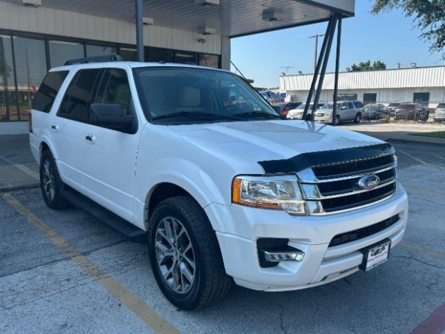 2017 White Platinum Metallic Tri-Coat /Dune Ford Expedition XLT (1FMJU1HT3HE) with an EcoBoost 3.5L V-6 gasoline direct injection engine, Automatic transmission, located at 900 South McDonald Street, McKinney, TX, 75069, (972) 529-2992, 33.189335, -96.613403 - Photo#0