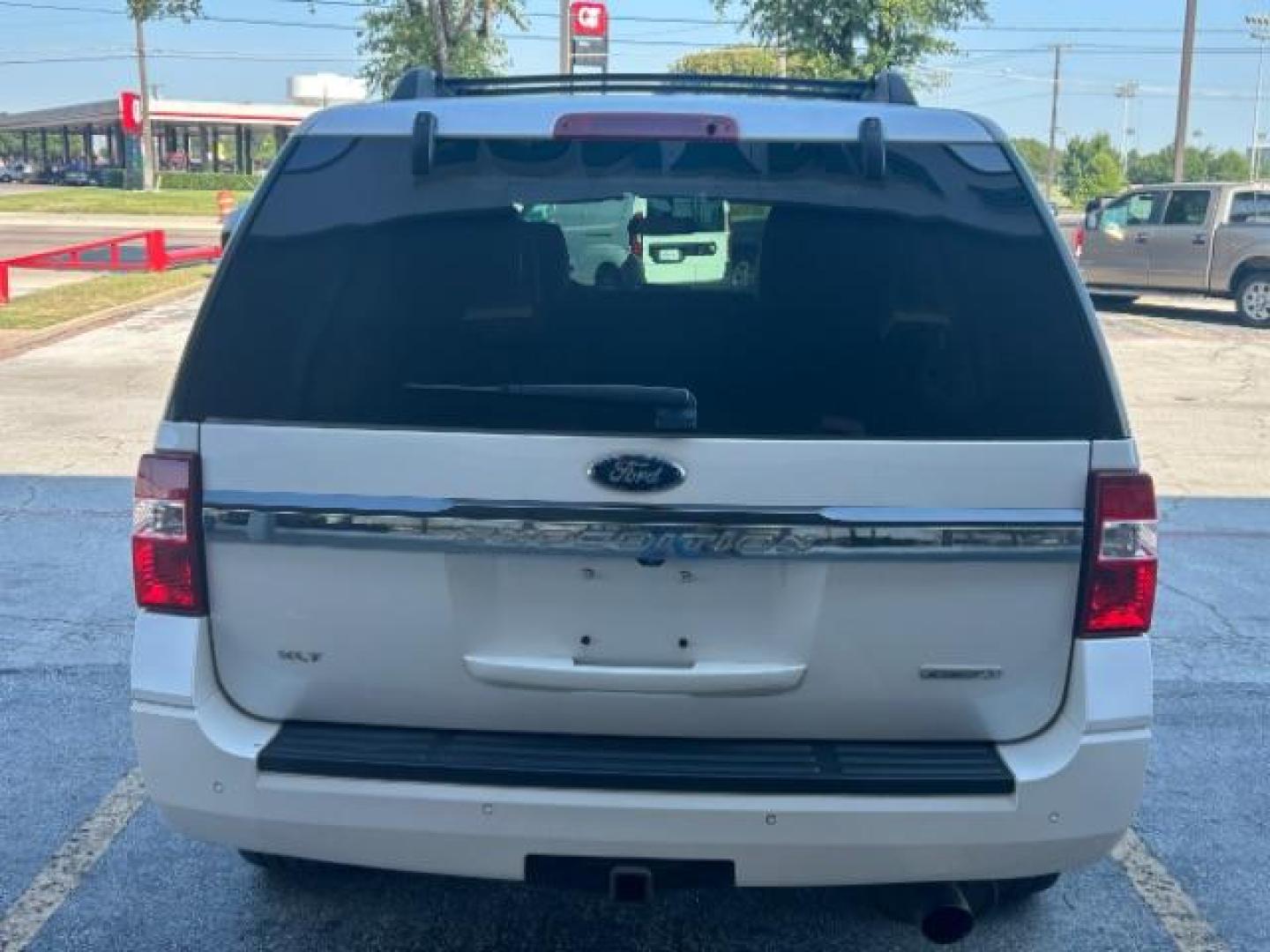 2017 White Platinum Metallic Tri-Coat /Dune Ford Expedition XLT (1FMJU1HT3HE) with an EcoBoost 3.5L V-6 gasoline direct injection engine, Automatic transmission, located at 900 South McDonald Street, McKinney, TX, 75069, (972) 529-2992, 33.189335, -96.613403 - Photo#5