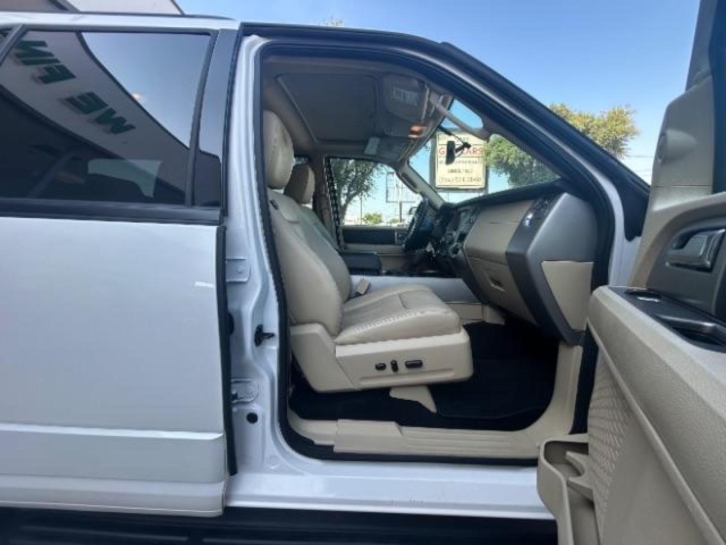2017 White Platinum Metallic Tri-Coat /Dune Ford Expedition XLT (1FMJU1HT3HE) with an EcoBoost 3.5L V-6 gasoline direct injection engine, Automatic transmission, located at 900 South McDonald Street, McKinney, TX, 75069, (972) 529-2992, 33.189335, -96.613403 - Photo#9