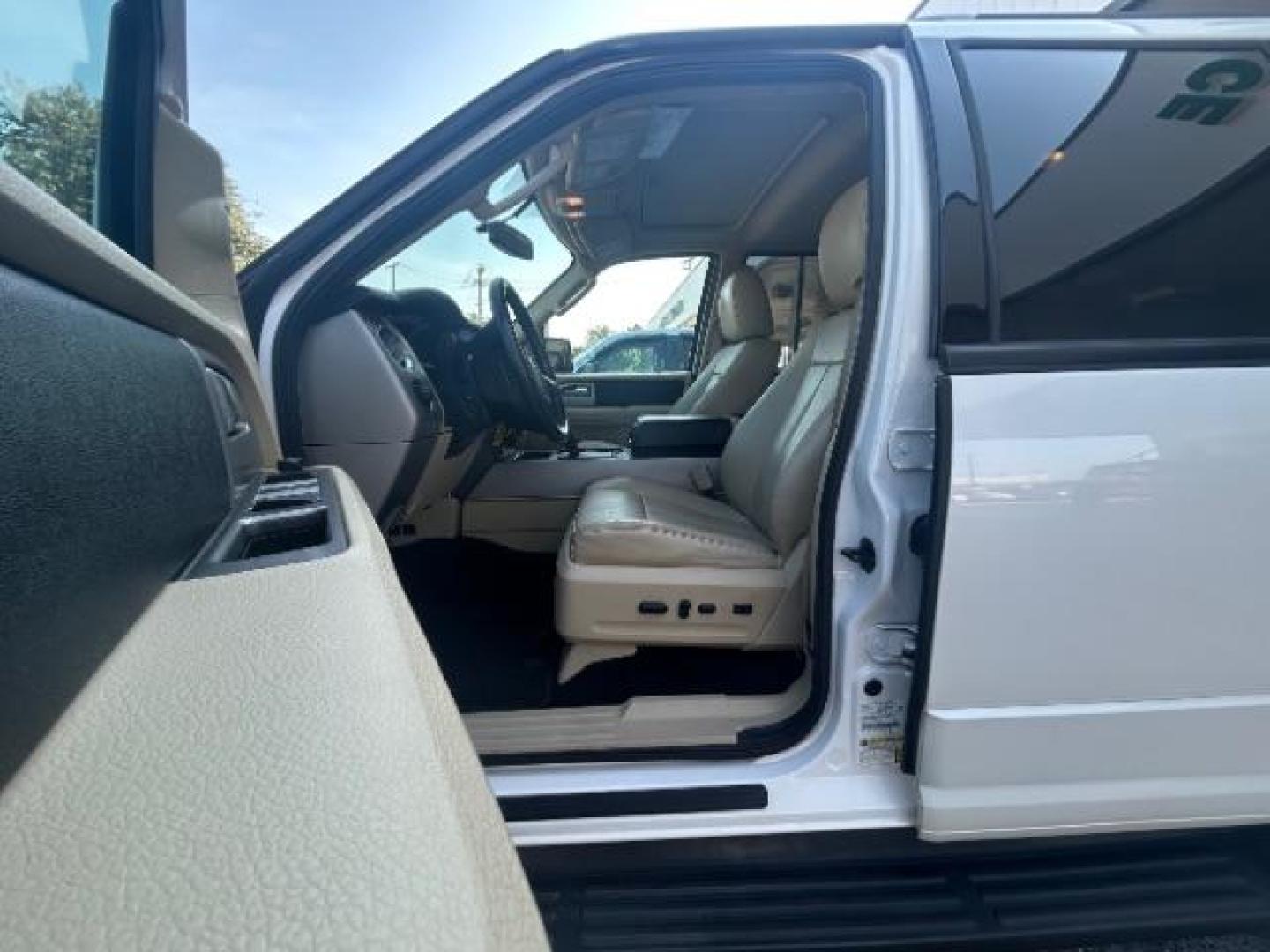 2017 White Platinum Metallic Tri-Coat /Dune Ford Expedition XLT (1FMJU1HT3HE) with an EcoBoost 3.5L V-6 gasoline direct injection engine, Automatic transmission, located at 900 South McDonald Street, McKinney, TX, 75069, (972) 529-2992, 33.189335, -96.613403 - Photo#14