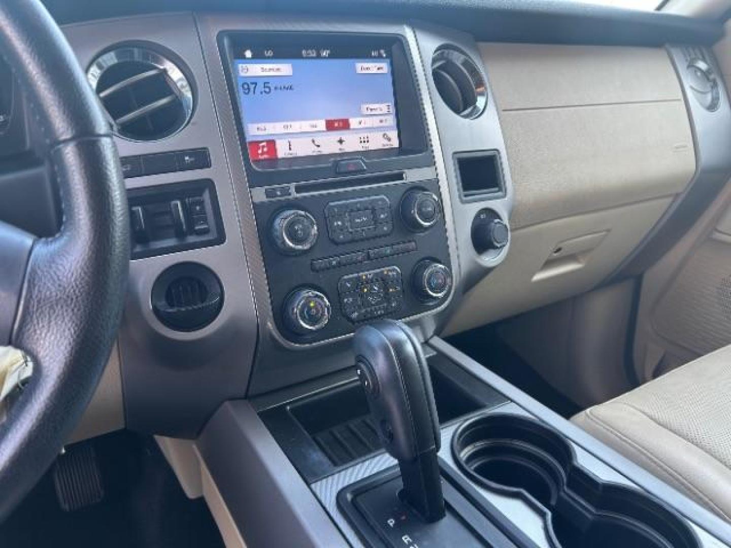 2017 White Platinum Metallic Tri-Coat /Dune Ford Expedition XLT (1FMJU1HT3HE) with an EcoBoost 3.5L V-6 gasoline direct injection engine, Automatic transmission, located at 900 South McDonald Street, McKinney, TX, 75069, (972) 529-2992, 33.189335, -96.613403 - Photo#16