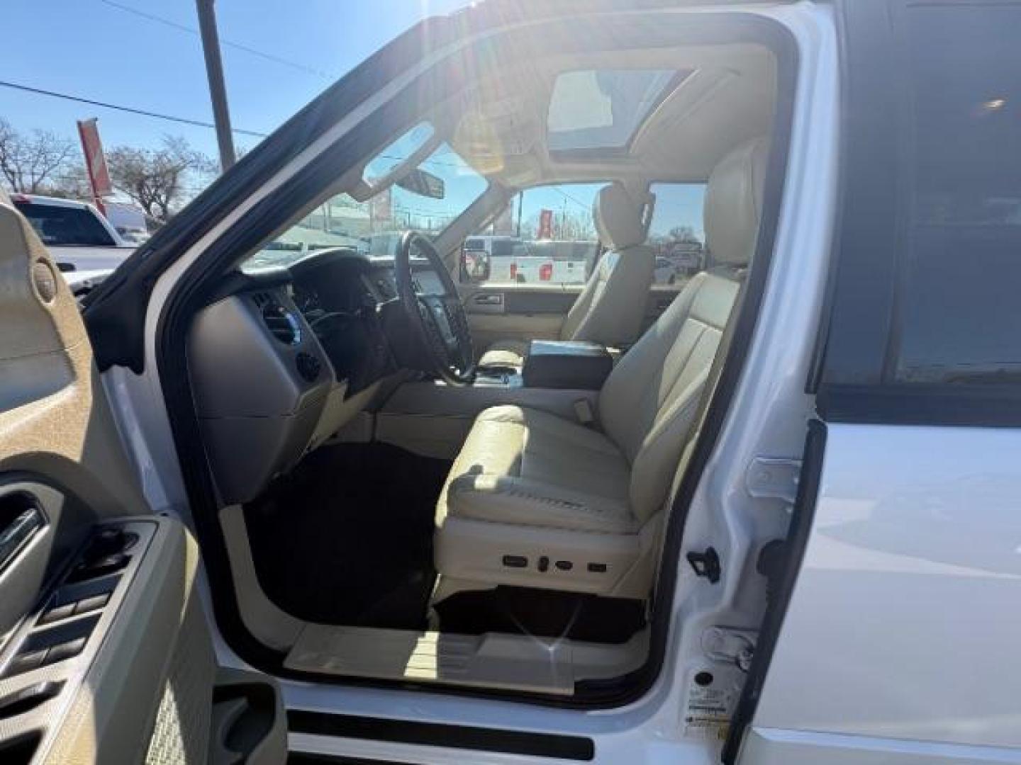 2017 White Platinum Metal /Dune Ford Expedition XLT (1FMJU1HT3HE) with an EcoBoost 3.5L V-6 ga engine, Automatic transmission, located at 900 South McDonald Street, McKinney, TX, 75069, (972) 529-2992, 33.189335, -96.613403 - Photo#13