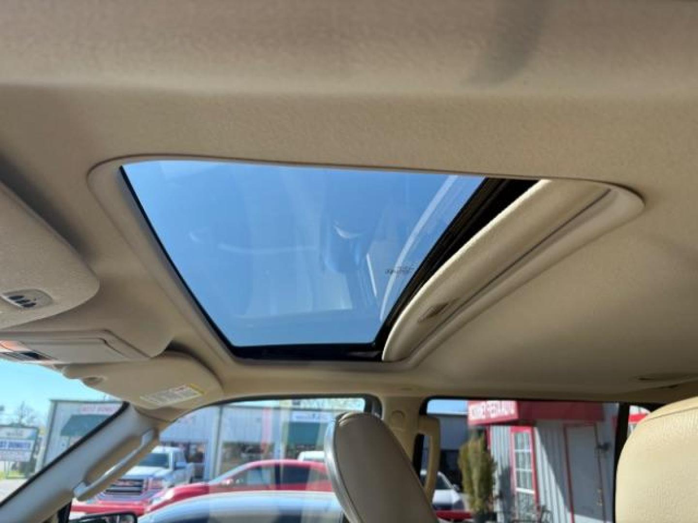 2017 White Platinum Metal /Dune Ford Expedition XLT (1FMJU1HT3HE) with an EcoBoost 3.5L V-6 ga engine, Automatic transmission, located at 900 South McDonald Street, McKinney, TX, 75069, (972) 529-2992, 33.189335, -96.613403 - Photo#15