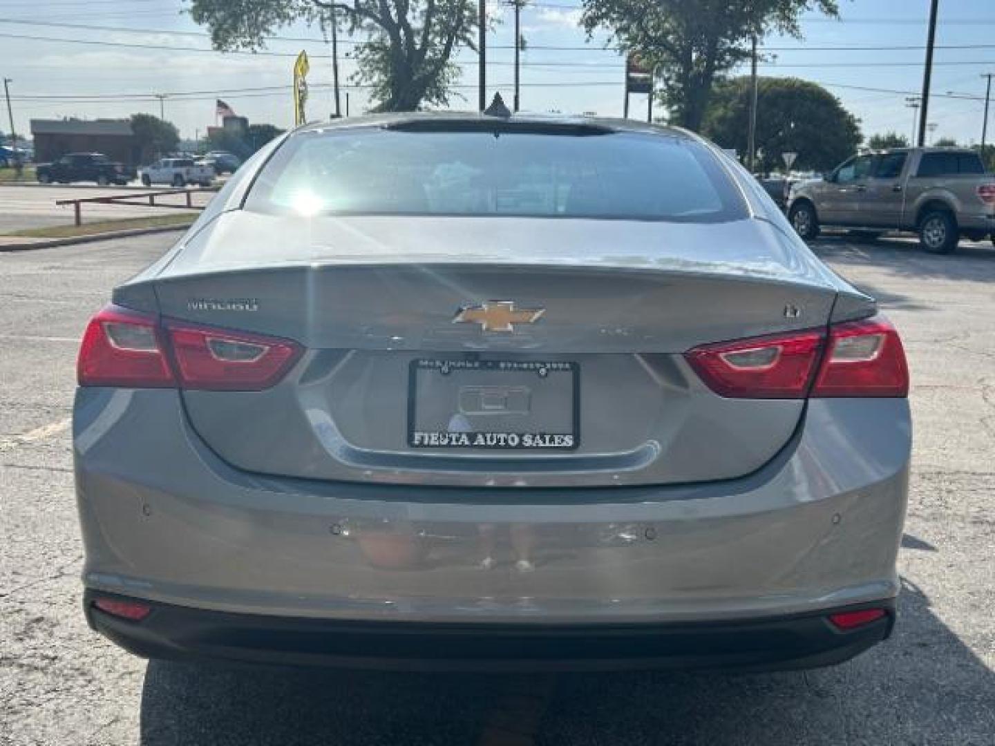 2024 Sterling Gray Metallic /Jet Black Chevrolet Malibu FWD 1LT (1G1ZD5ST4RF) with an ECOTEC 1.5L I-4 gasoline direct injection engine, Automatic transmission, located at 900 South McDonald Street, McKinney, TX, 75069, (972) 529-2992, 33.189335, -96.613403 - Photo#5