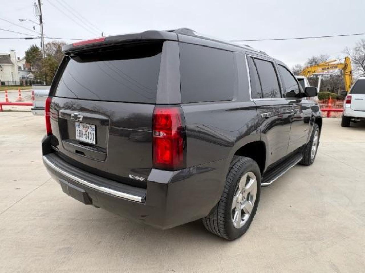 2018 Tungsten Metallic /Jet Black Chevrolet Tahoe Premier (1GNSCCKC2JR) with an EcoTec3 5.3L V-8 gas engine, Automatic transmission, located at 900 South McDonald Street, McKinney, TX, 75069, (972) 529-2992, 33.189335, -96.613403 - Photo#6