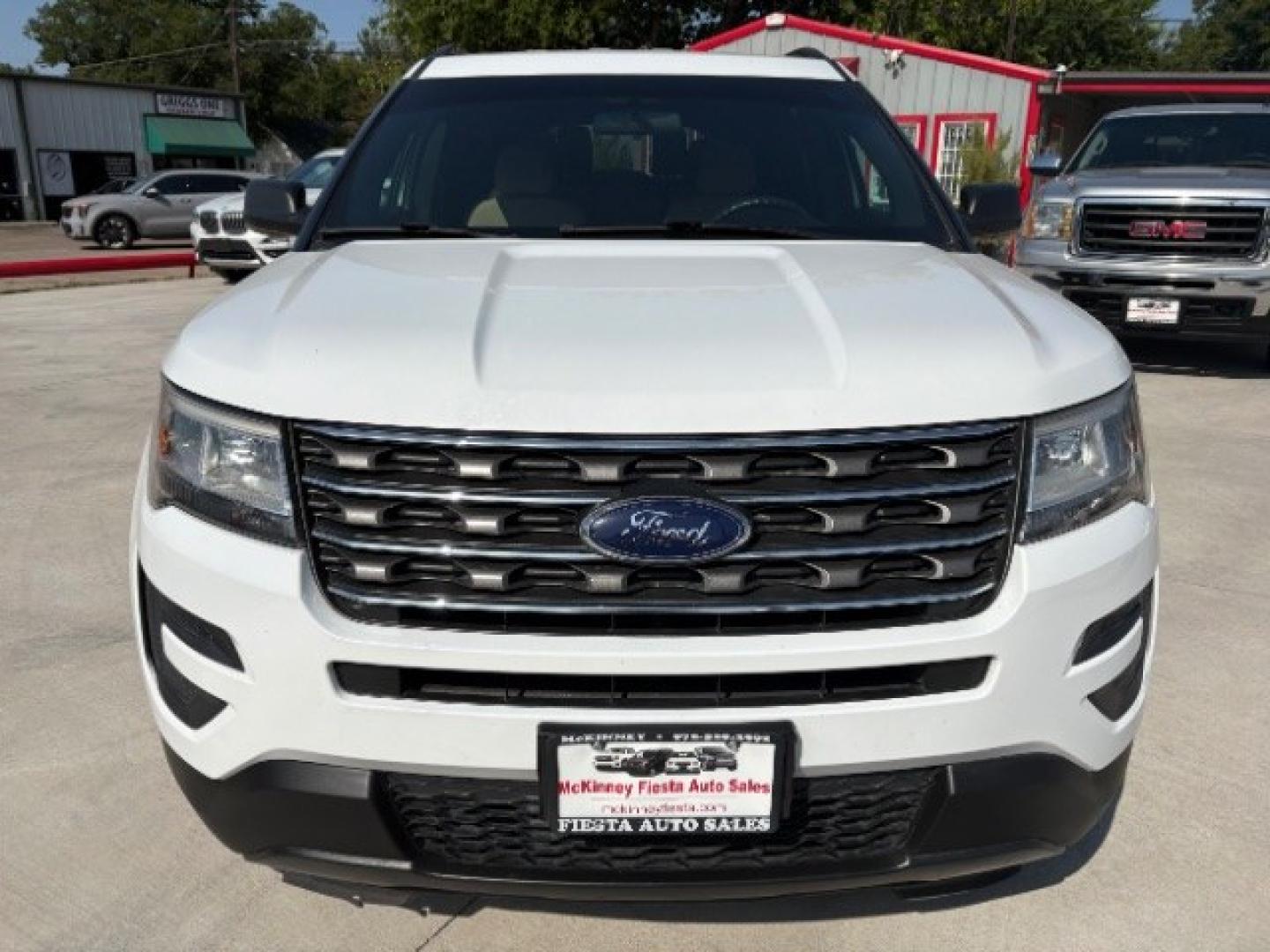 2017 Oxford White /Medium Light Camel, Ford Explorer Base FWD (1FM5K7B80HG) with an 3.5L V6 DOHC 24V engine, 6-Speed Automatic transmission, located at 900 South McDonald Street, McKinney, TX, 75069, (972) 529-2992, 33.189335, -96.613403- Photo#1