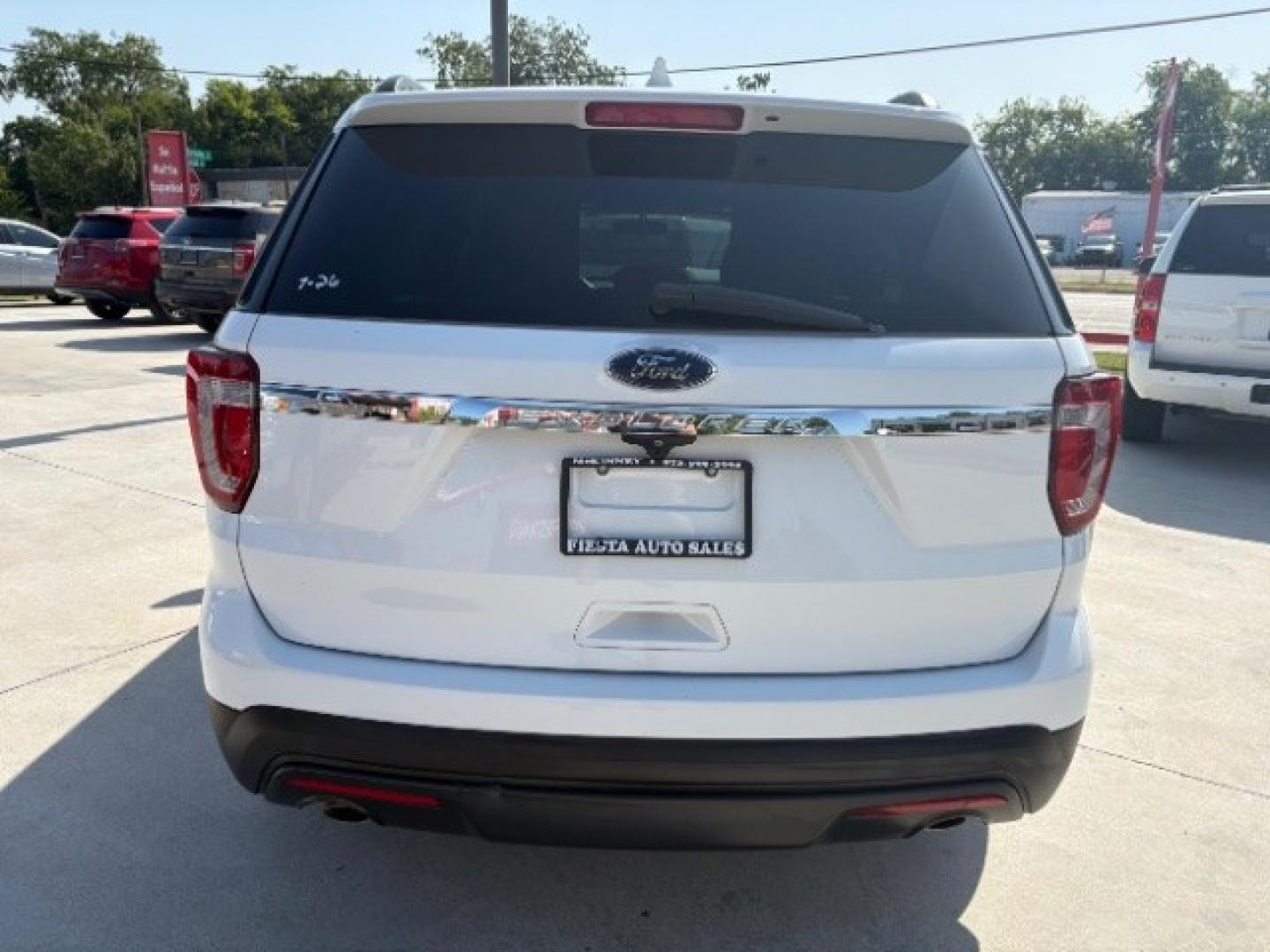 2017 Oxford White /Medium Light Camel, Ford Explorer Base FWD (1FM5K7B80HG) with an 3.5L V6 DOHC 24V engine, 6-Speed Automatic transmission, located at 900 South McDonald Street, McKinney, TX, 75069, (972) 529-2992, 33.189335, -96.613403- Photo#7