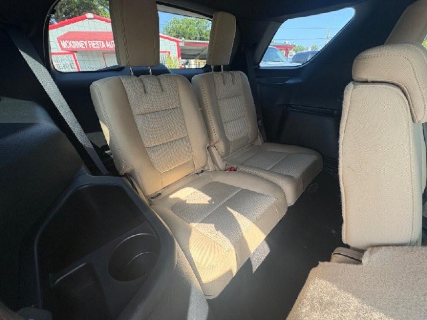 2017 Oxford White /Medium Light Camel, Ford Explorer Base FWD (1FM5K7B80HG) with an 3.5L V6 DOHC 24V engine, 6-Speed Automatic transmission, located at 900 South McDonald Street, McKinney, TX, 75069, (972) 529-2992, 33.189335, -96.613403- Photo#8