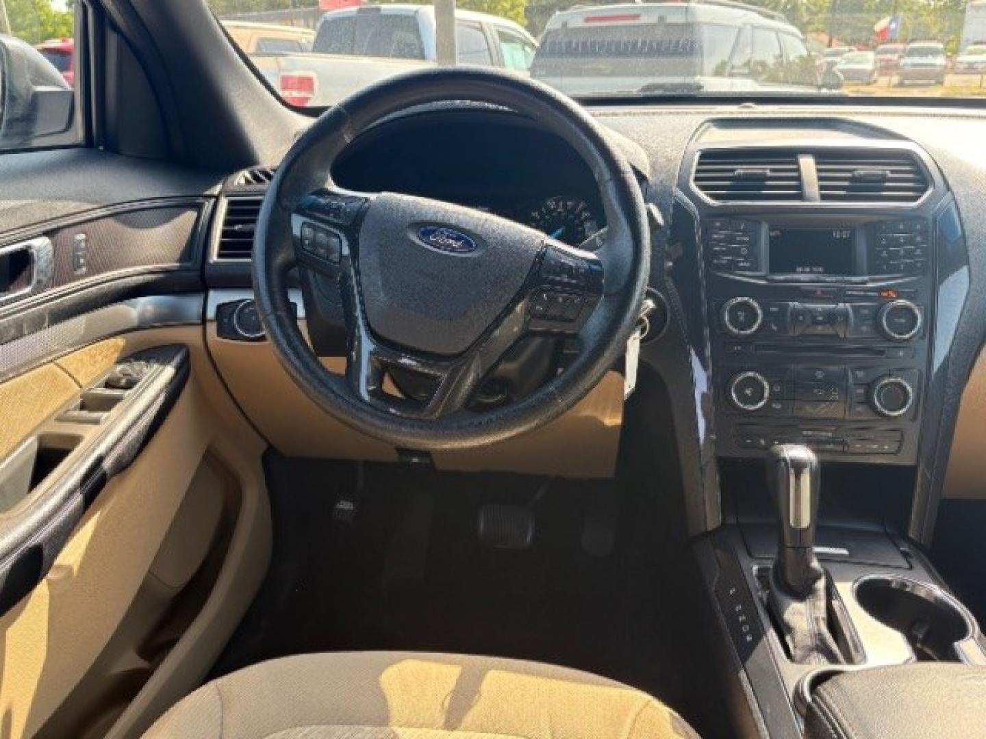 2017 Oxford White /Medium Light Camel, Ford Explorer Base FWD (1FM5K7B80HG) with an 3.5L V6 DOHC 24V engine, 6-Speed Automatic transmission, located at 900 South McDonald Street, McKinney, TX, 75069, (972) 529-2992, 33.189335, -96.613403- Photo#12
