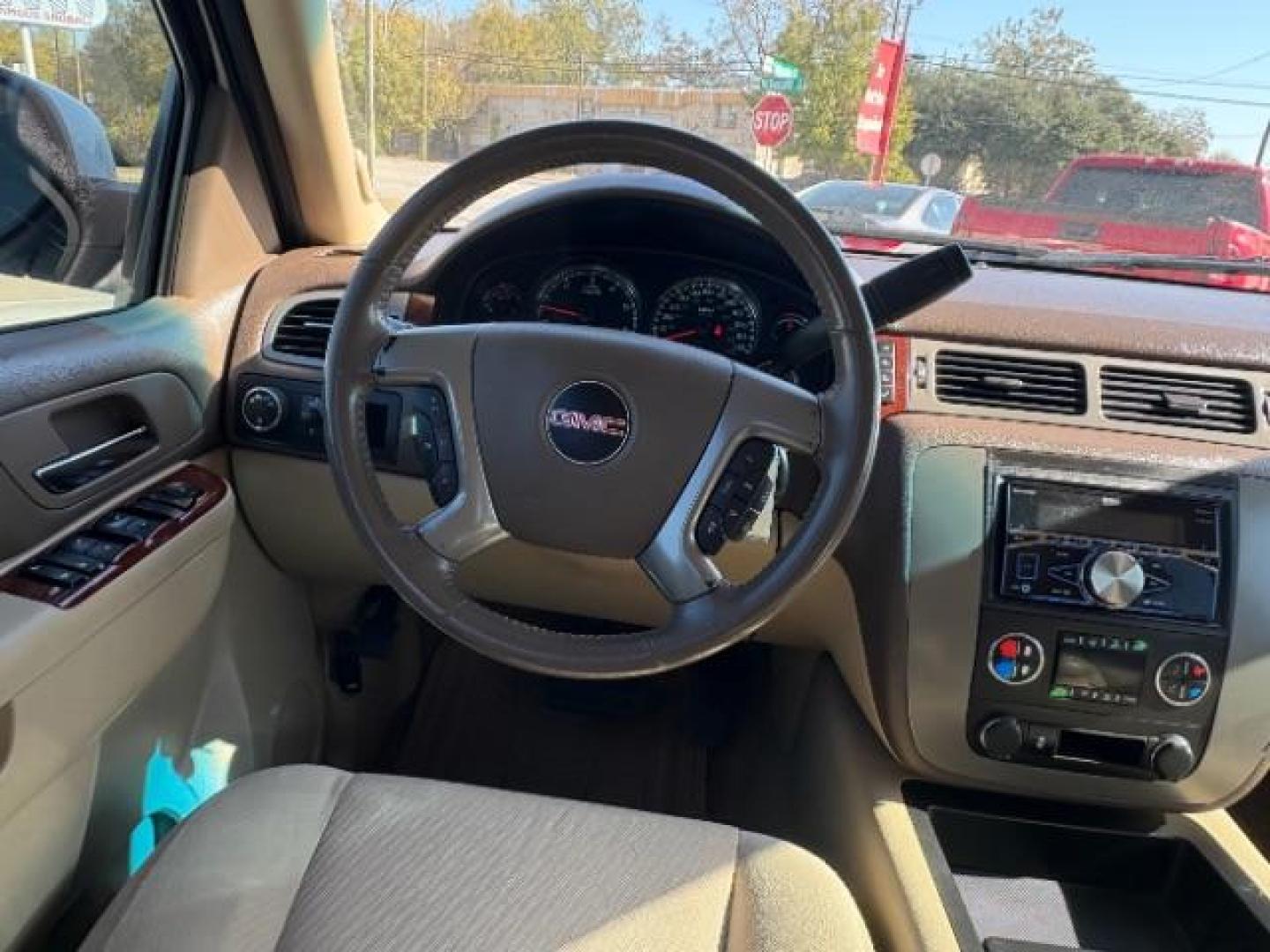 2013 Summit White /Light Tan Cloth Inte GMC Yukon SLE 2WD (1GKS1AE07DR) with an 5.3L V8 OHV 16V FFV engine, 6-Speed Automatic transmission, located at 900 South McDonald Street, McKinney, TX, 75069, (972) 529-2992, 33.189335, -96.613403 - Photo#11