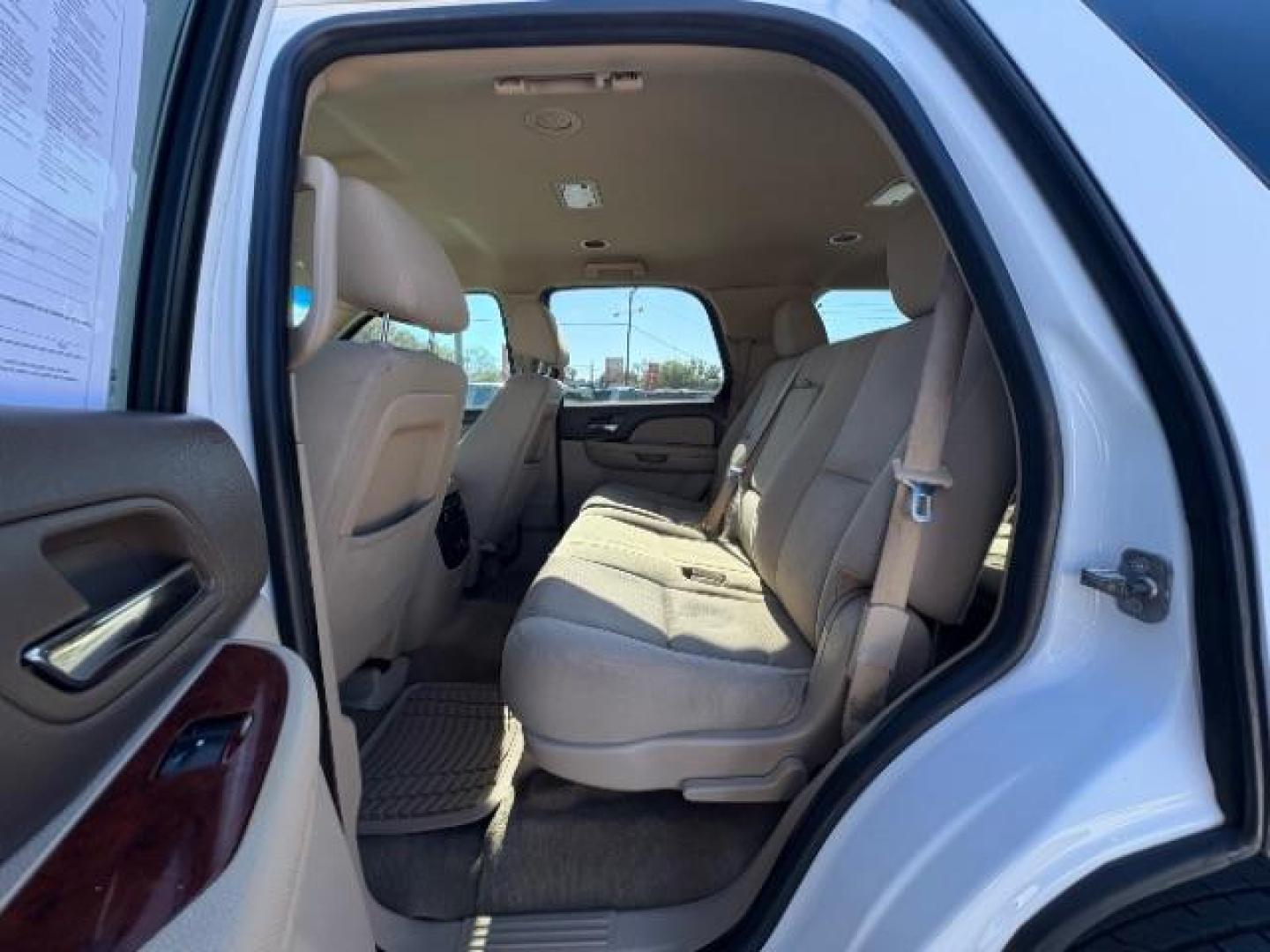 2013 Summit White /Light Tan Cloth Inte GMC Yukon SLE 2WD (1GKS1AE07DR) with an 5.3L V8 OHV 16V FFV engine, 6-Speed Automatic transmission, located at 900 South McDonald Street, McKinney, TX, 75069, (972) 529-2992, 33.189335, -96.613403 - Photo#12