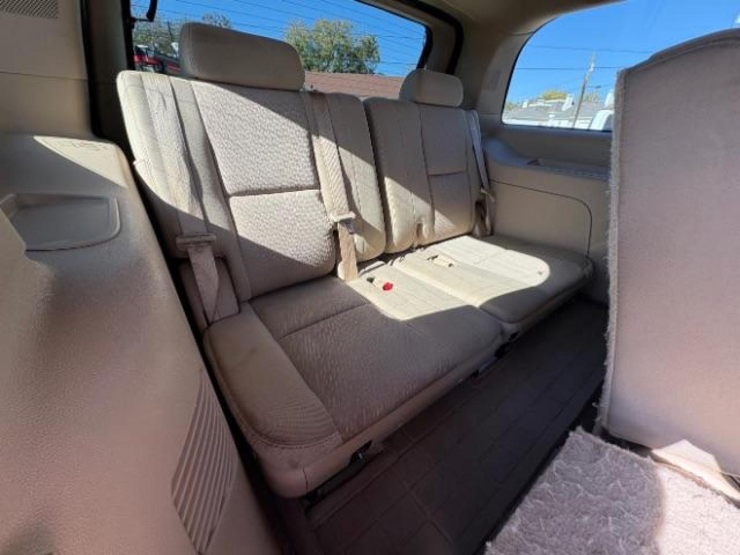 2013 Summit White /Light Tan Cloth Inte GMC Yukon SLE 2WD (1GKS1AE07DR) with an 5.3L V8 OHV 16V FFV engine, 6-Speed Automatic transmission, located at 900 South McDonald Street, McKinney, TX, 75069, (972) 529-2992, 33.189335, -96.613403 - Photo#13