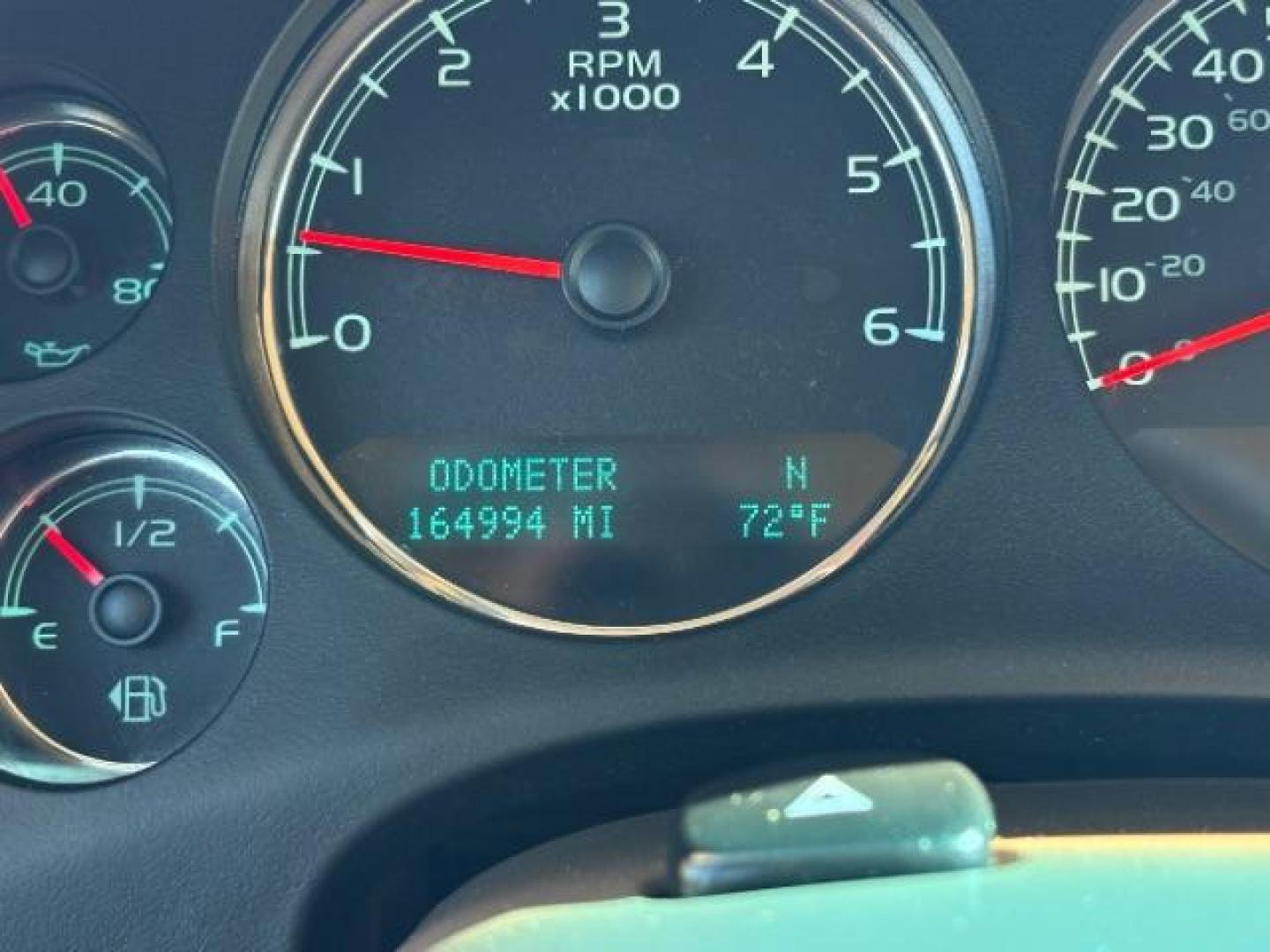 2013 Summit White /Light Tan Cloth Inte GMC Yukon SLE 2WD (1GKS1AE07DR) with an 5.3L V8 OHV 16V FFV engine, 6-Speed Automatic transmission, located at 900 South McDonald Street, McKinney, TX, 75069, (972) 529-2992, 33.189335, -96.613403 - Photo#15