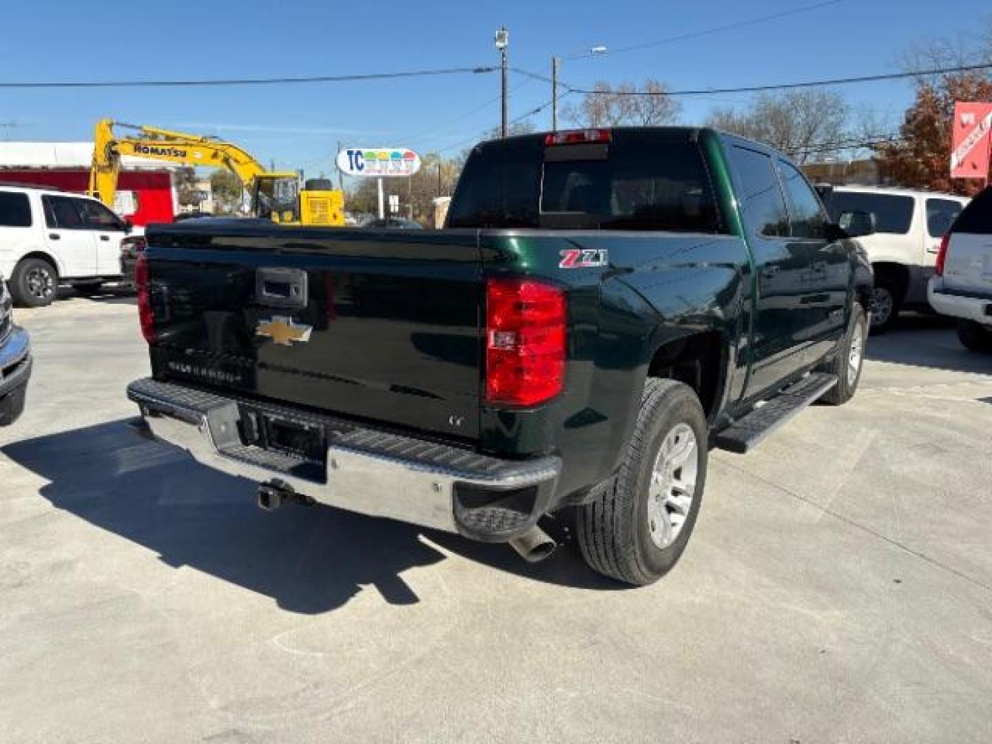 2015 Rainforest Green Met /Dark Ash Seats w/Jet Chevrolet Silverado 1500 LT Crew Cab 4WD (3GCUKREC3FG) with an 5.3L V8 OHV 16V engine, 6-Speed Automatic transmission, located at 900 South McDonald Street, McKinney, TX, 75069, (972) 529-2992, 33.189335, -96.613403 - Photo#4