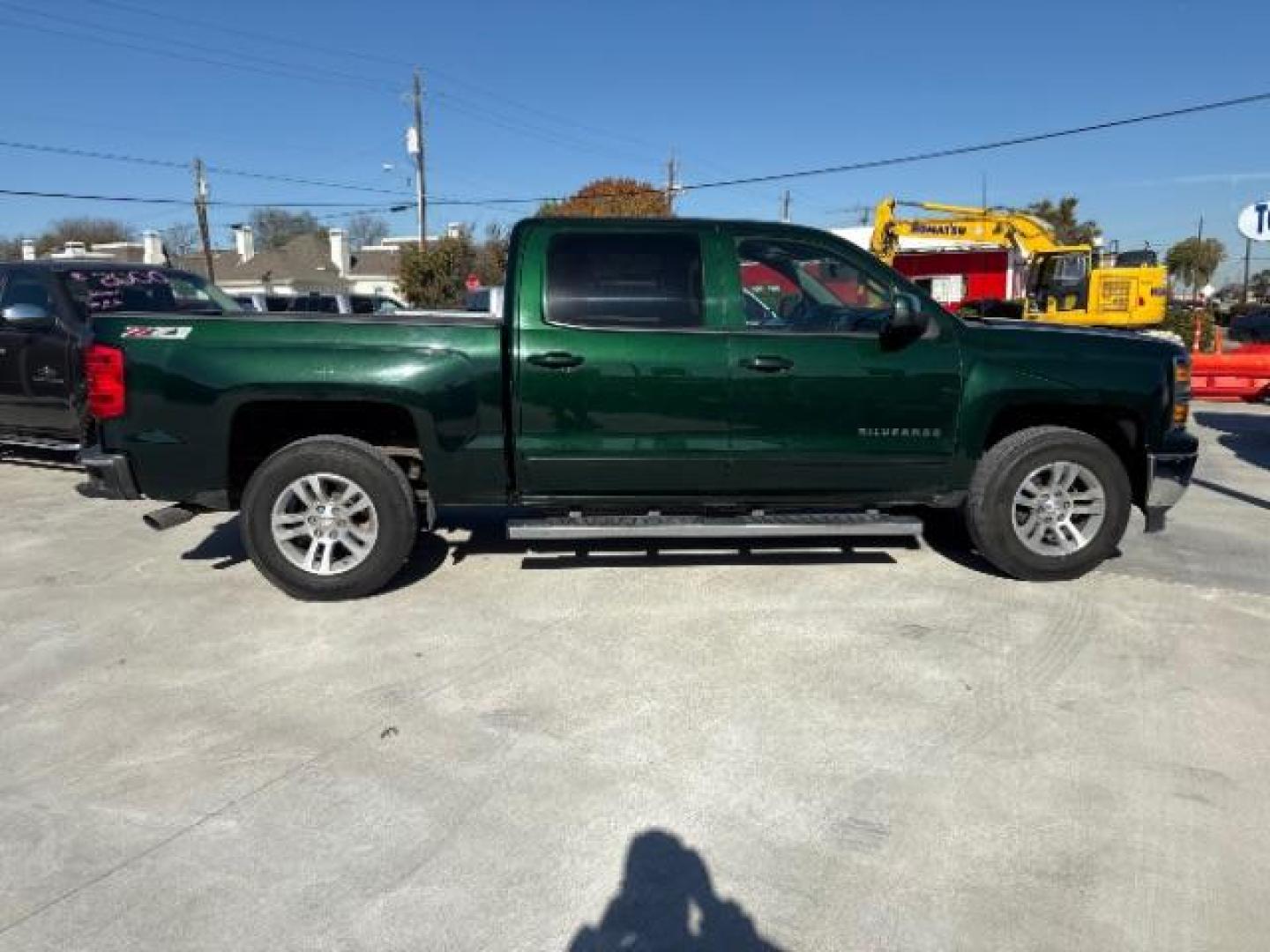 2015 Rainforest Green Met /Dark Ash Seats w/Jet Chevrolet Silverado 1500 LT Crew Cab 4WD (3GCUKREC3FG) with an 5.3L V8 OHV 16V engine, 6-Speed Automatic transmission, located at 900 South McDonald Street, McKinney, TX, 75069, (972) 529-2992, 33.189335, -96.613403 - Photo#9