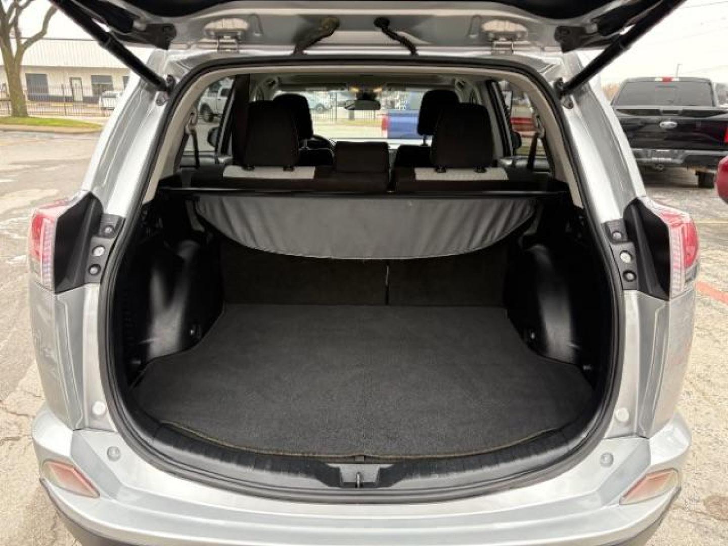 2018 Silver Sky Metallic /Ash Toyota RAV4 XLE (JTMWFREV9JJ) with an 2.5L I-4 DOHC engine, Automatic transmission, located at 900 South McDonald Street, McKinney, TX, 75069, (972) 529-2992, 33.189335, -96.613403 - Photo#6