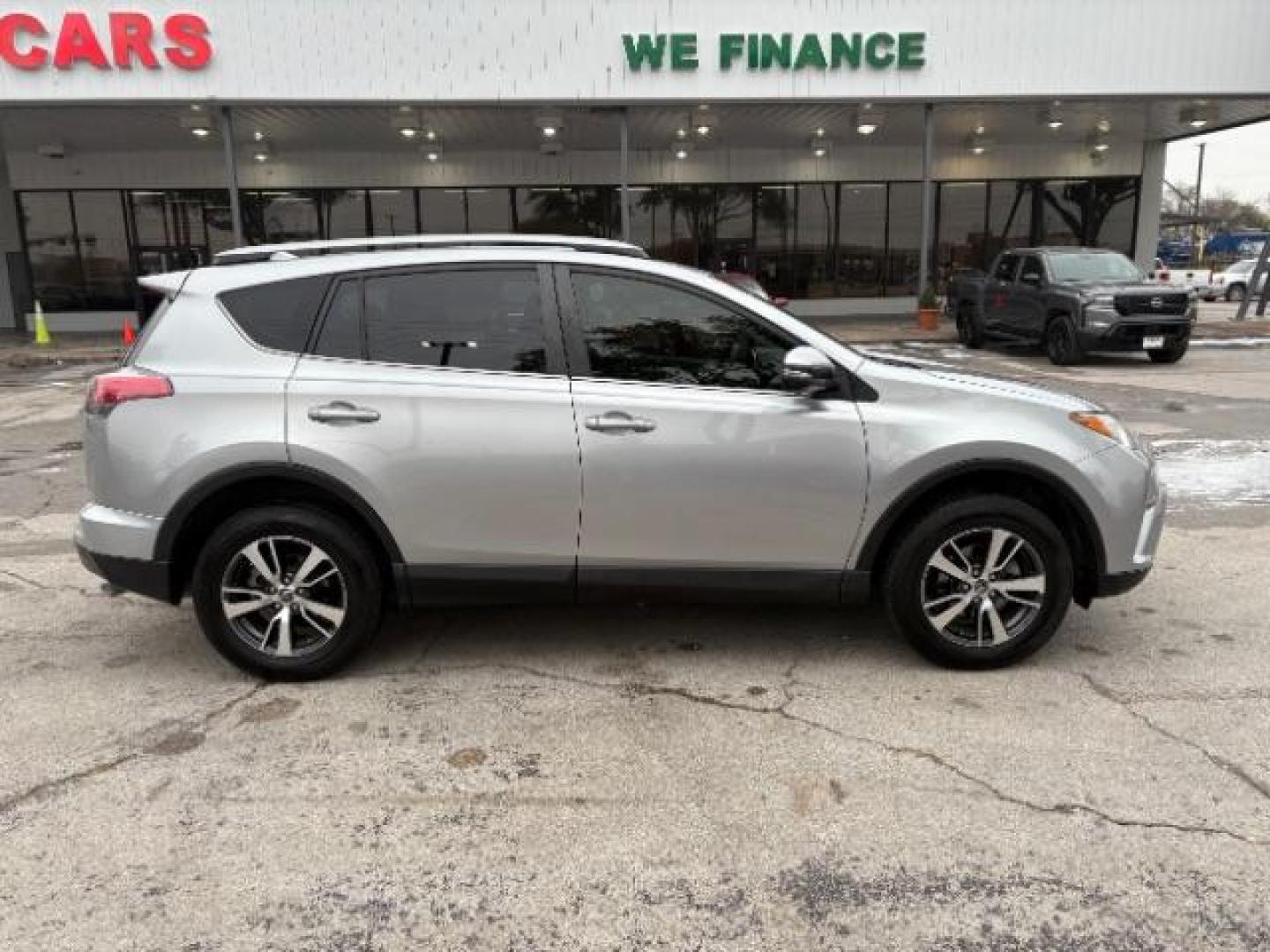 2018 Silver Sky Metallic /Ash Toyota RAV4 XLE (JTMWFREV9JJ) with an 2.5L I-4 DOHC engine, Automatic transmission, located at 900 South McDonald Street, McKinney, TX, 75069, (972) 529-2992, 33.189335, -96.613403 - Photo#8