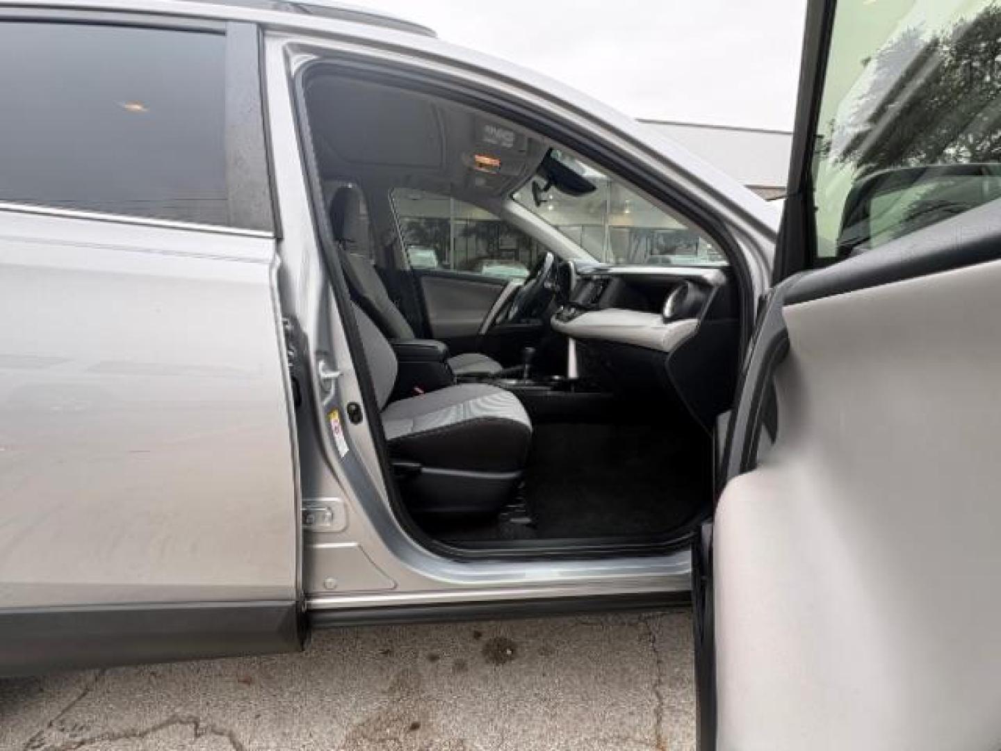 2018 Silver Sky Metallic /Ash Toyota RAV4 XLE (JTMWFREV9JJ) with an 2.5L I-4 DOHC engine, Automatic transmission, located at 900 South McDonald Street, McKinney, TX, 75069, (972) 529-2992, 33.189335, -96.613403 - Photo#9