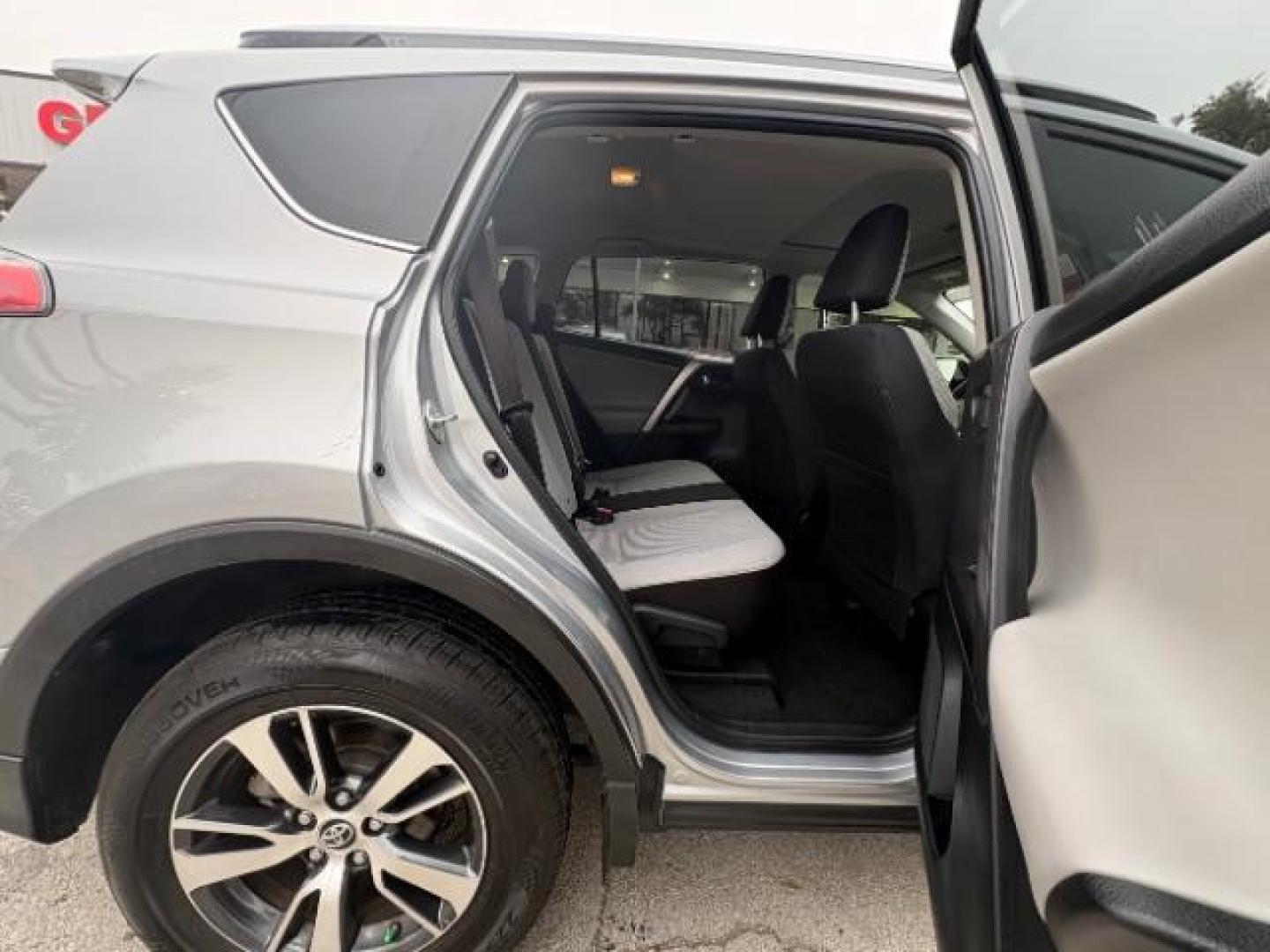 2018 Silver Sky Metallic /Ash Toyota RAV4 XLE (JTMWFREV9JJ) with an 2.5L I-4 DOHC engine, Automatic transmission, located at 900 South McDonald Street, McKinney, TX, 75069, (972) 529-2992, 33.189335, -96.613403 - Photo#10