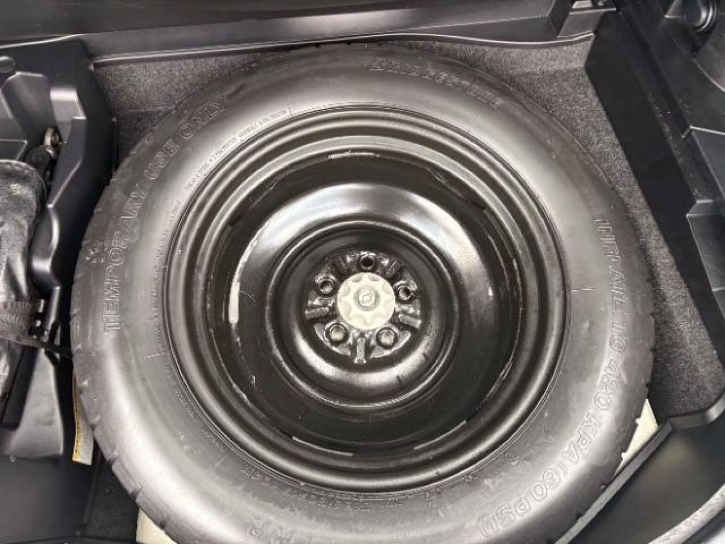 2018 Silver Sky Metallic /Ash Toyota RAV4 XLE (JTMWFREV9JJ) with an 2.5L I-4 DOHC engine, Automatic transmission, located at 900 South McDonald Street, McKinney, TX, 75069, (972) 529-2992, 33.189335, -96.613403 - Photo#17