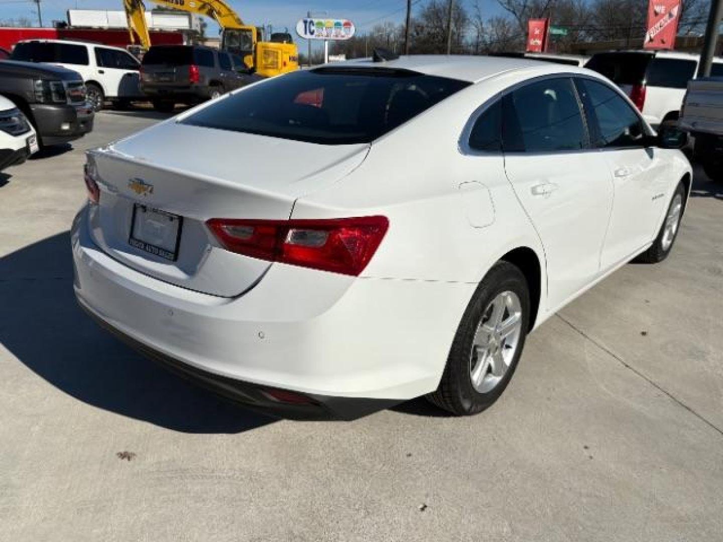2023 Summit White /Jet Black Chevrolet Malibu FWD 1FL (1G1ZC5ST7PF) with an ECOTEC 1.5L I-4 gaso engine, Automatic transmission, located at 900 South McDonald Street, McKinney, TX, 75069, (972) 529-2992, 33.189335, -96.613403 - Photo#4