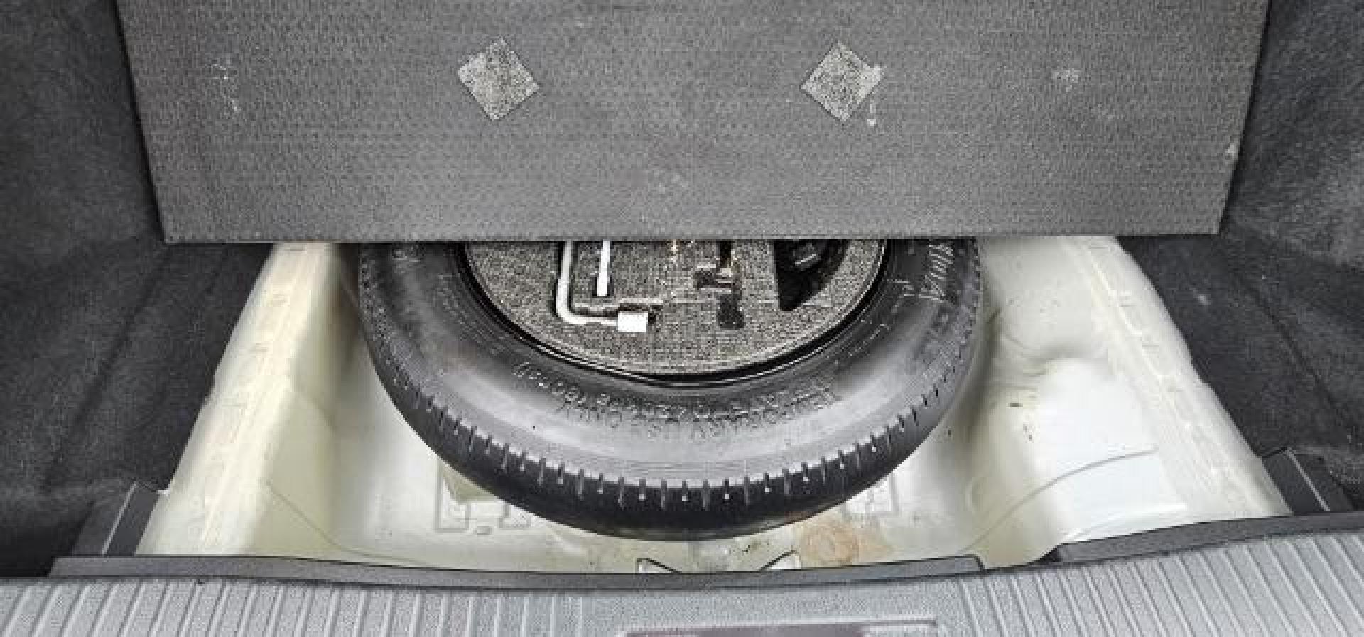 2021 Lunar Silver Metallic /Gray Honda HR-V AWD EX (3CZRU6H53MM) with an 1.8L I-4 variable valve control engine, located at 900 South McDonald Street, McKinney, TX, 75069, (972) 529-2992, 33.189335, -96.613403 - Photo#1