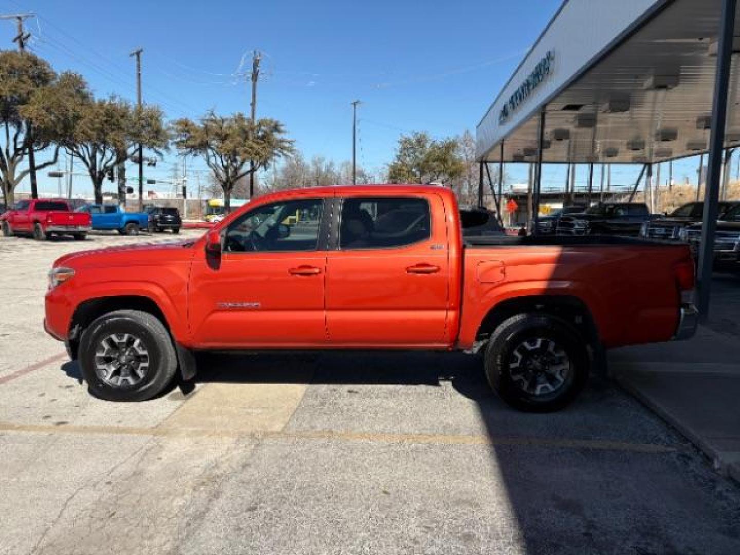 2016 Inferno /Cement Gray Toyota Tacoma SR5 V6 | TRD Sport | TRD Off Road (5TFAZ5CN9GX) with an 3.5L V-6 port/direct injection engine, Automatic transmission, located at 900 South McDonald Street, McKinney, TX, 75069, (972) 529-2992, 33.189335, -96.613403 - Photo#3