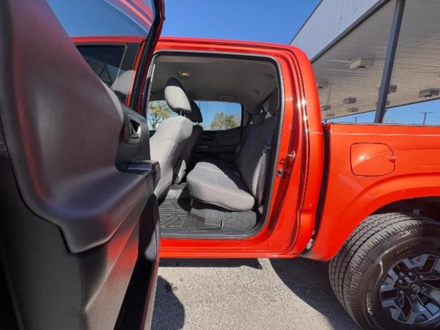 2016 Inferno /Cement Gray Toyota Tacoma SR5 V6 | TRD Sport | TRD Off Road (5TFAZ5CN9GX) with an 3.5L V-6 port/direct injection engine, Automatic transmission, located at 900 South McDonald Street, McKinney, TX, 75069, (972) 529-2992, 33.189335, -96.613403 - Photo#10
