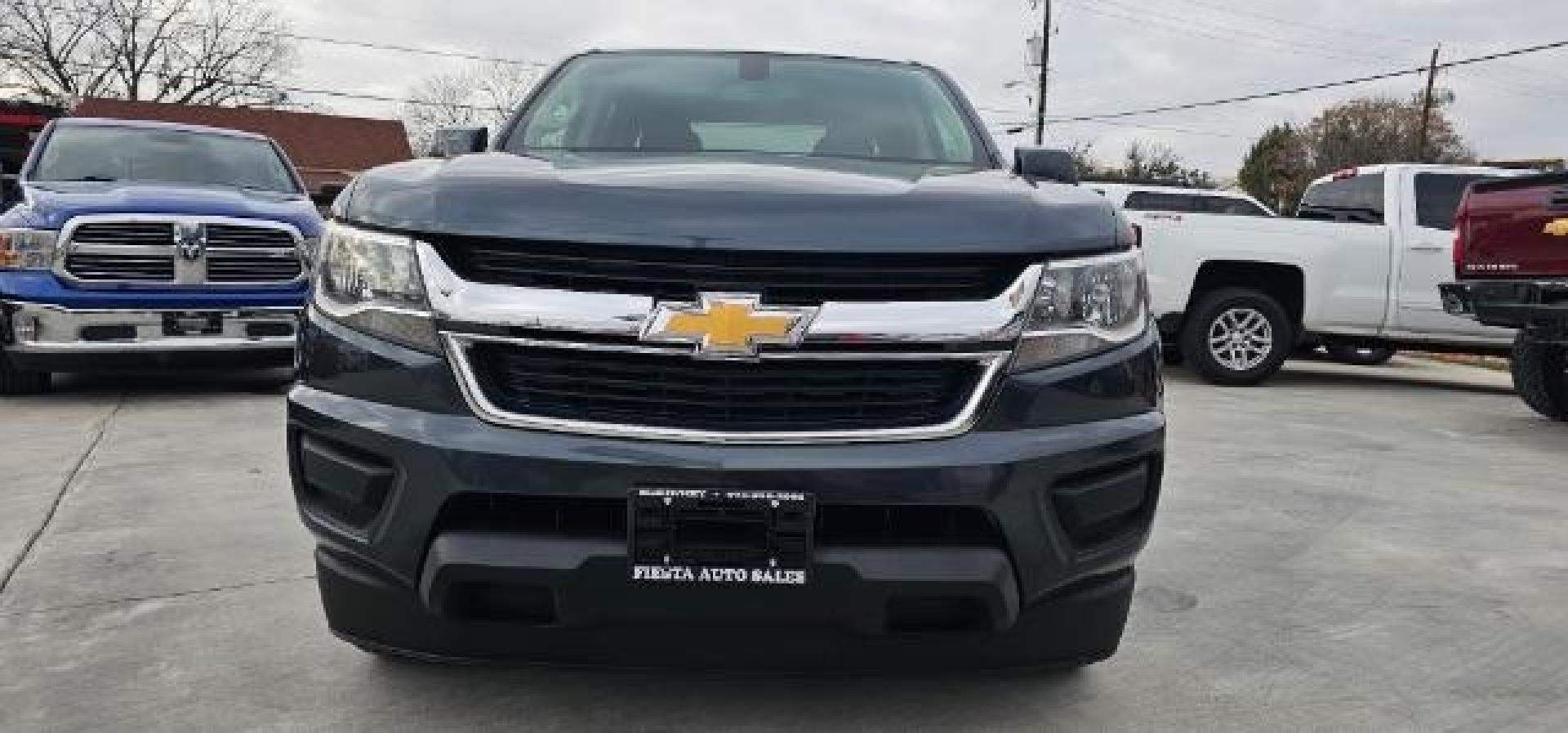 2019 Shadow Gray Metallic /Jet Black Chevrolet Colorado LT (1GCGSCENXK1) with an 3.6L V-6 gasoline direct injection engine, located at 900 South McDonald Street, McKinney, TX, 75069, (972) 529-2992, 33.189335, -96.613403 - Photo#2