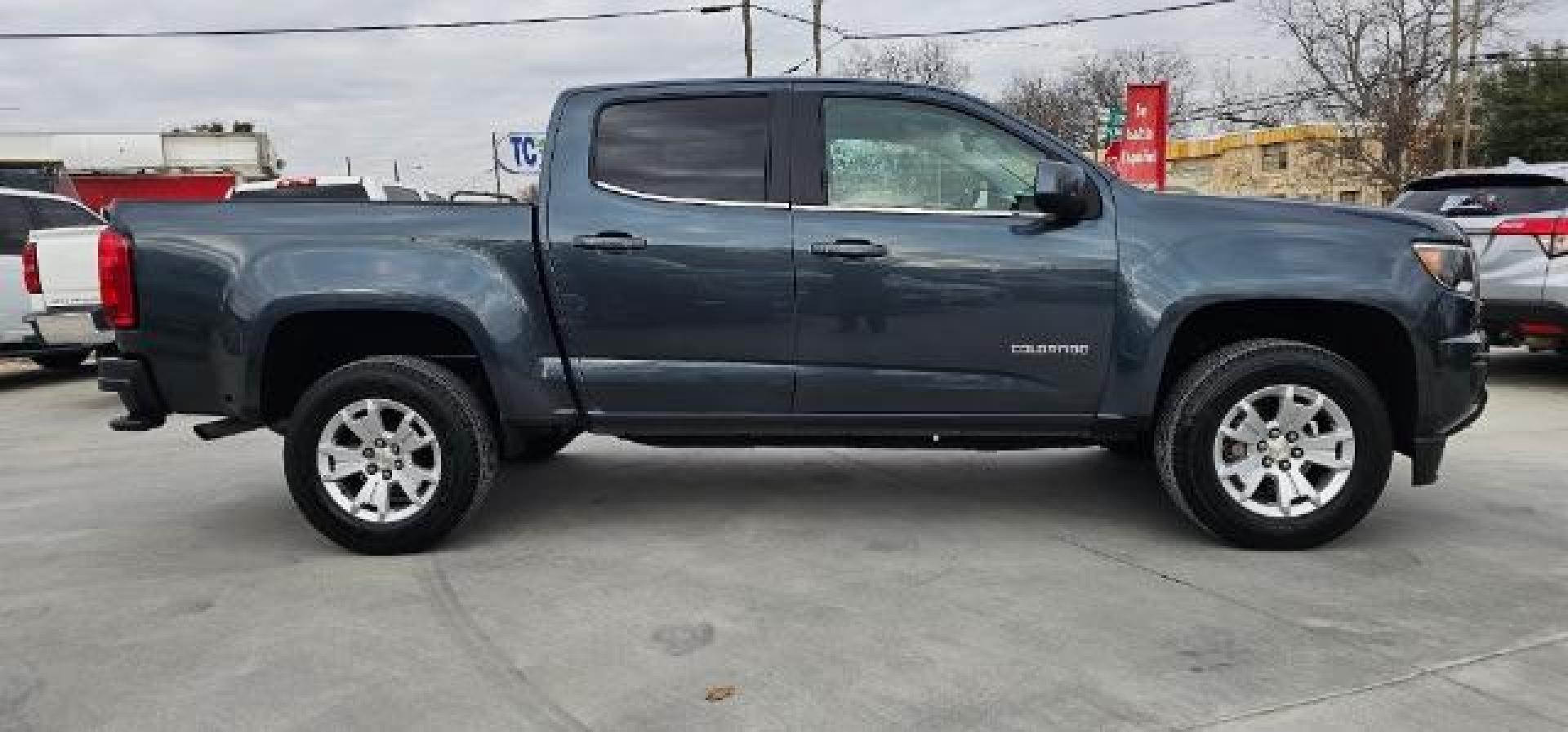 2019 Shadow Gray Metallic /Jet Black Chevrolet Colorado LT (1GCGSCENXK1) with an 3.6L V-6 gasoline direct injection engine, located at 900 South McDonald Street, McKinney, TX, 75069, (972) 529-2992, 33.189335, -96.613403 - Photo#6