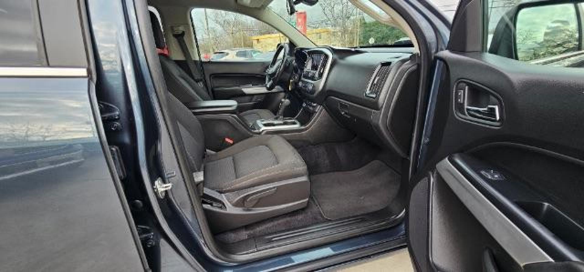 2019 Shadow Gray Metallic /Jet Black Chevrolet Colorado LT (1GCGSCENXK1) with an 3.6L V-6 gasoline direct injection engine, located at 900 South McDonald Street, McKinney, TX, 75069, (972) 529-2992, 33.189335, -96.613403 - Photo#11